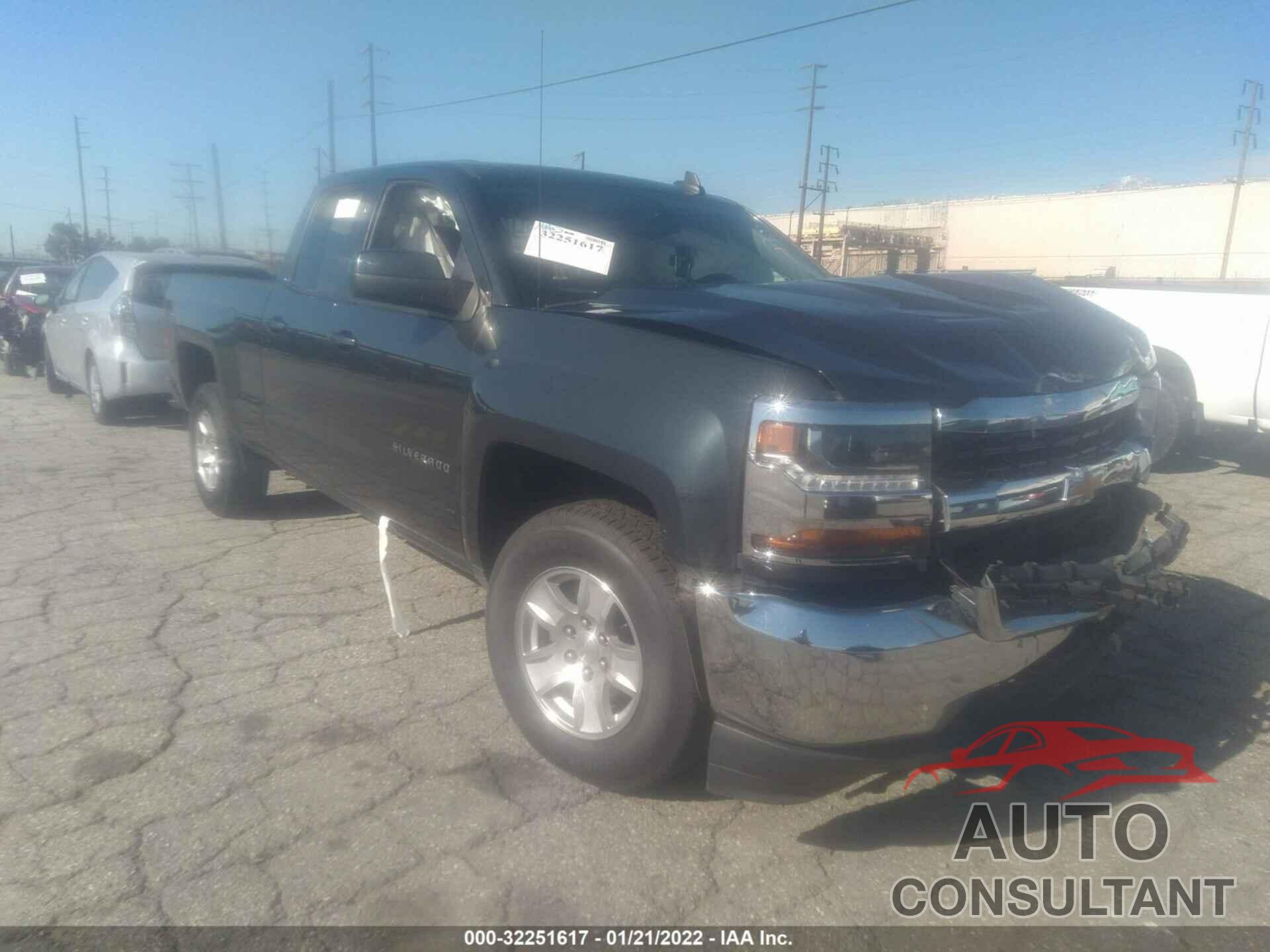CHEVROLET SILVERADO 1500 2018 - 1GCRCREH5JZ154203