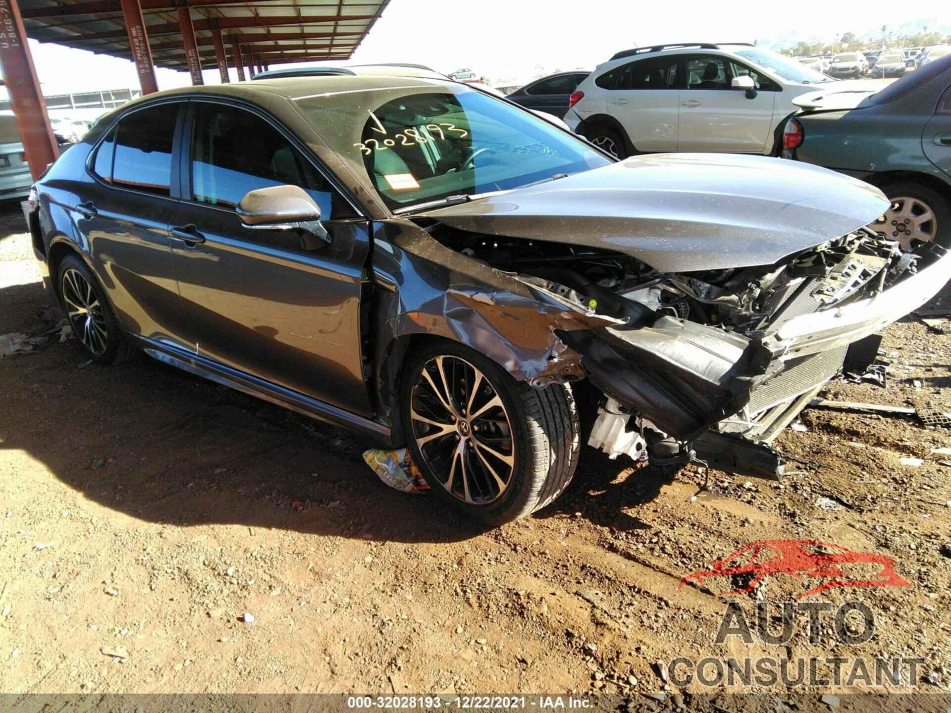 TOYOTA CAMRY 2018 - 4T1B11HK1JU624946