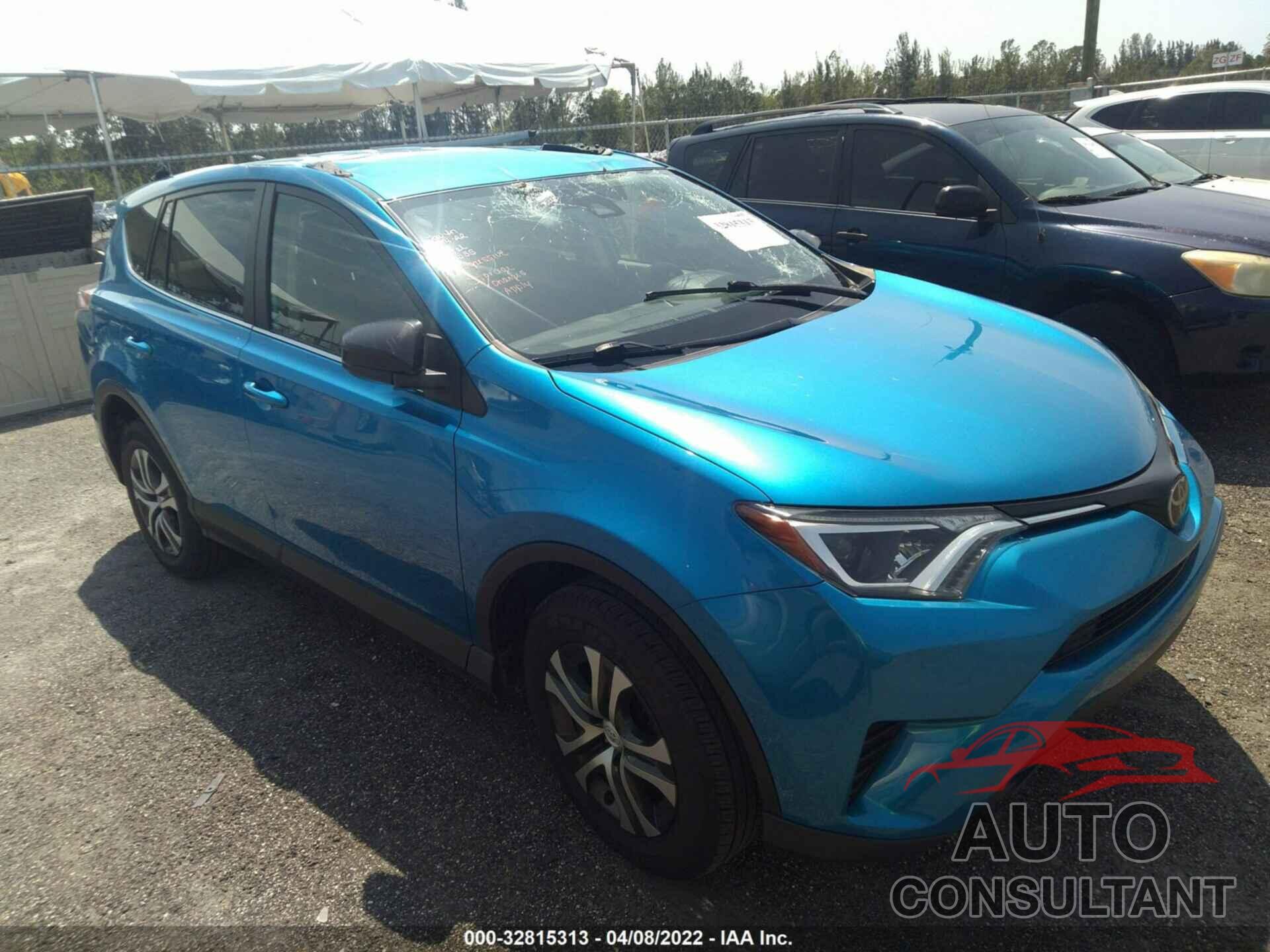 TOYOTA RAV4 2017 - JTMBFREV5HJ153396