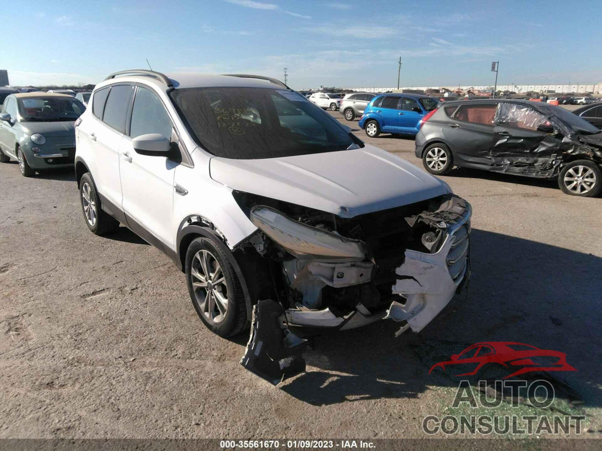 FORD ESCAPE 2017 - 1FMCU0GD5HUB01139