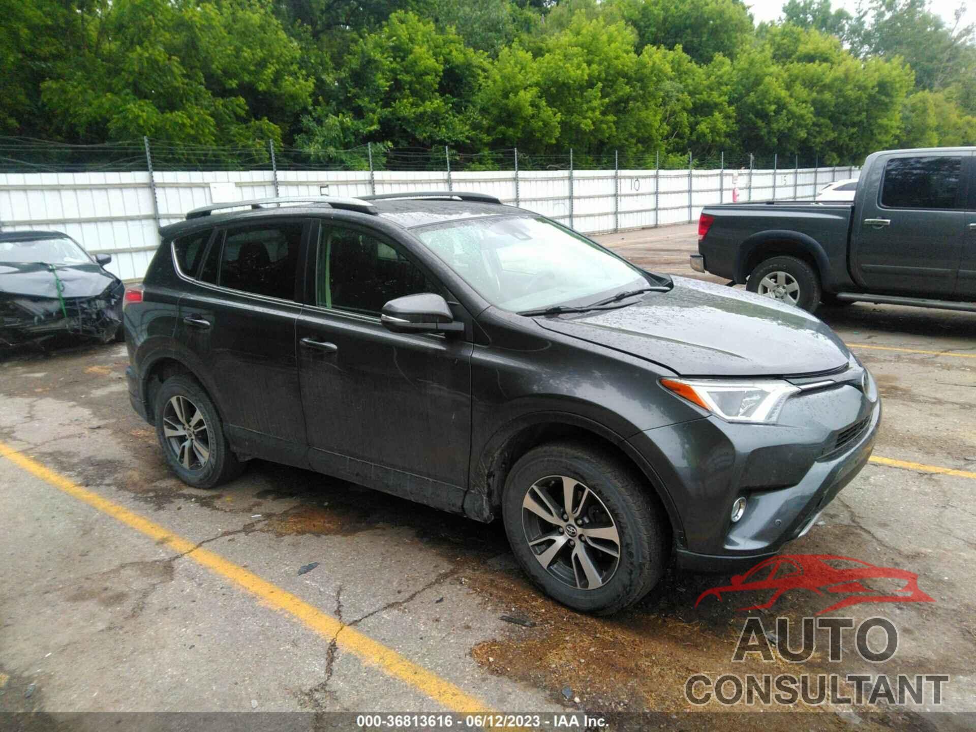 TOYOTA RAV4 2017 - JTMRFREV2HJ105109