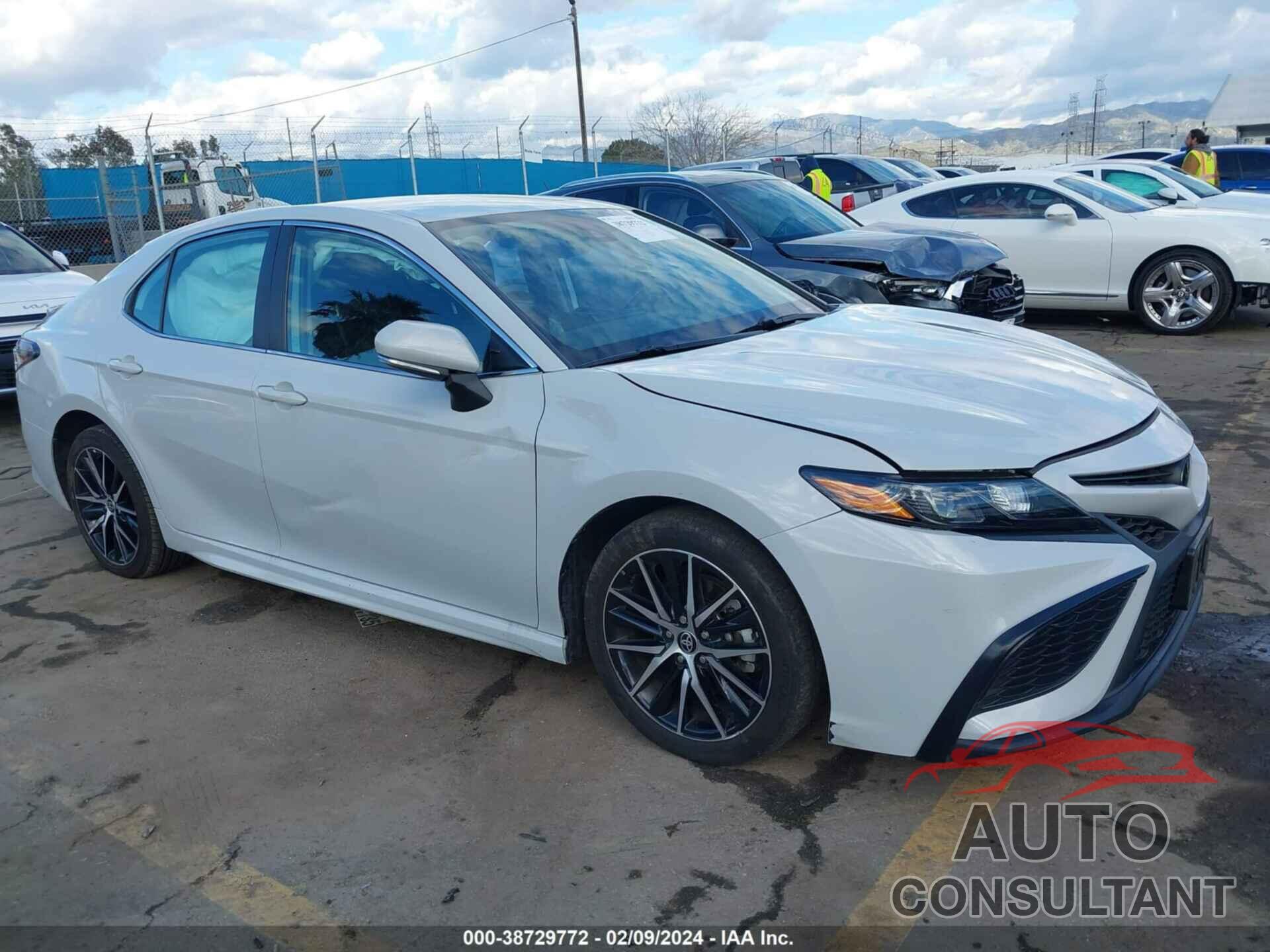 TOYOTA CAMRY 2023 - 4T1G11AK8PU098114