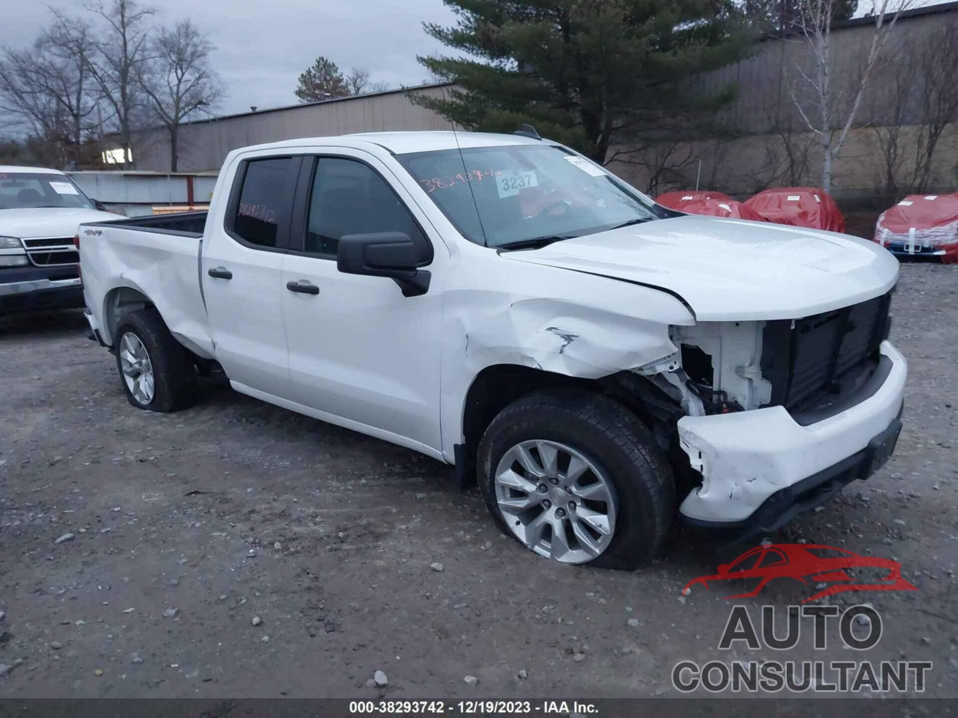 CHEVROLET SILVERADO 1500 2021 - 1GCRYBEK1MZ300329