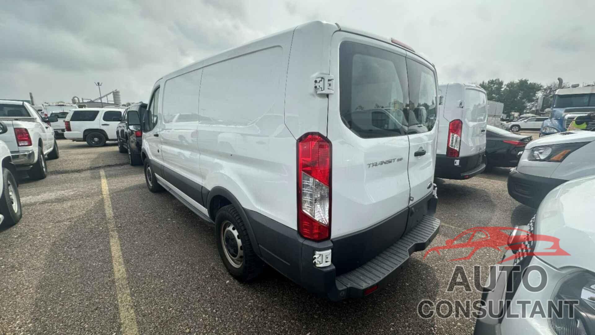 FORD TRANSIT-150 2017 - 1FTYE1YM9HKA76804