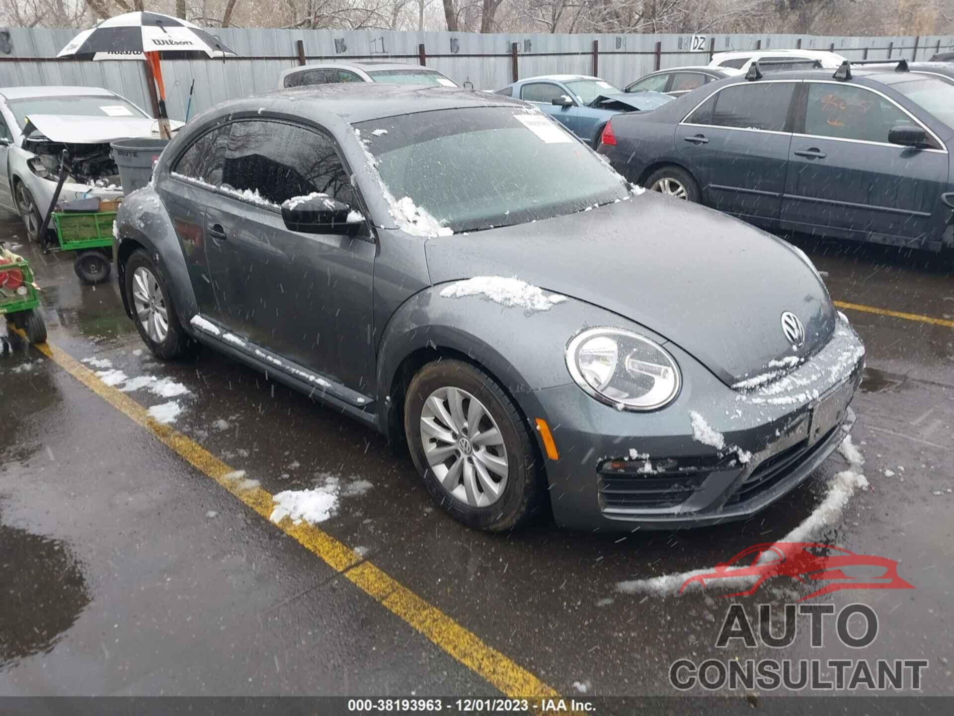 VOLKSWAGEN BEETLE 2018 - 3VWFD7AT3JM720226