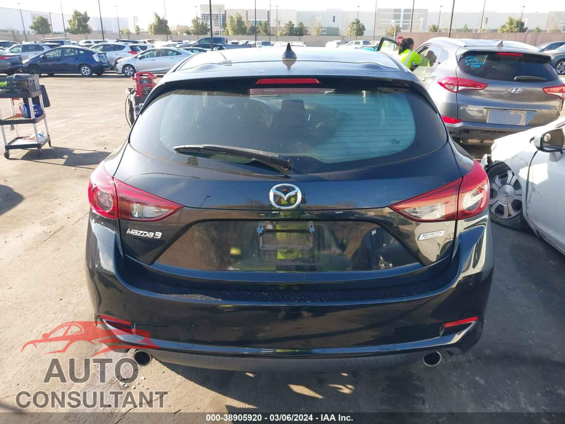 MAZDA 3 2018 - 3MZBN1M34JM166344