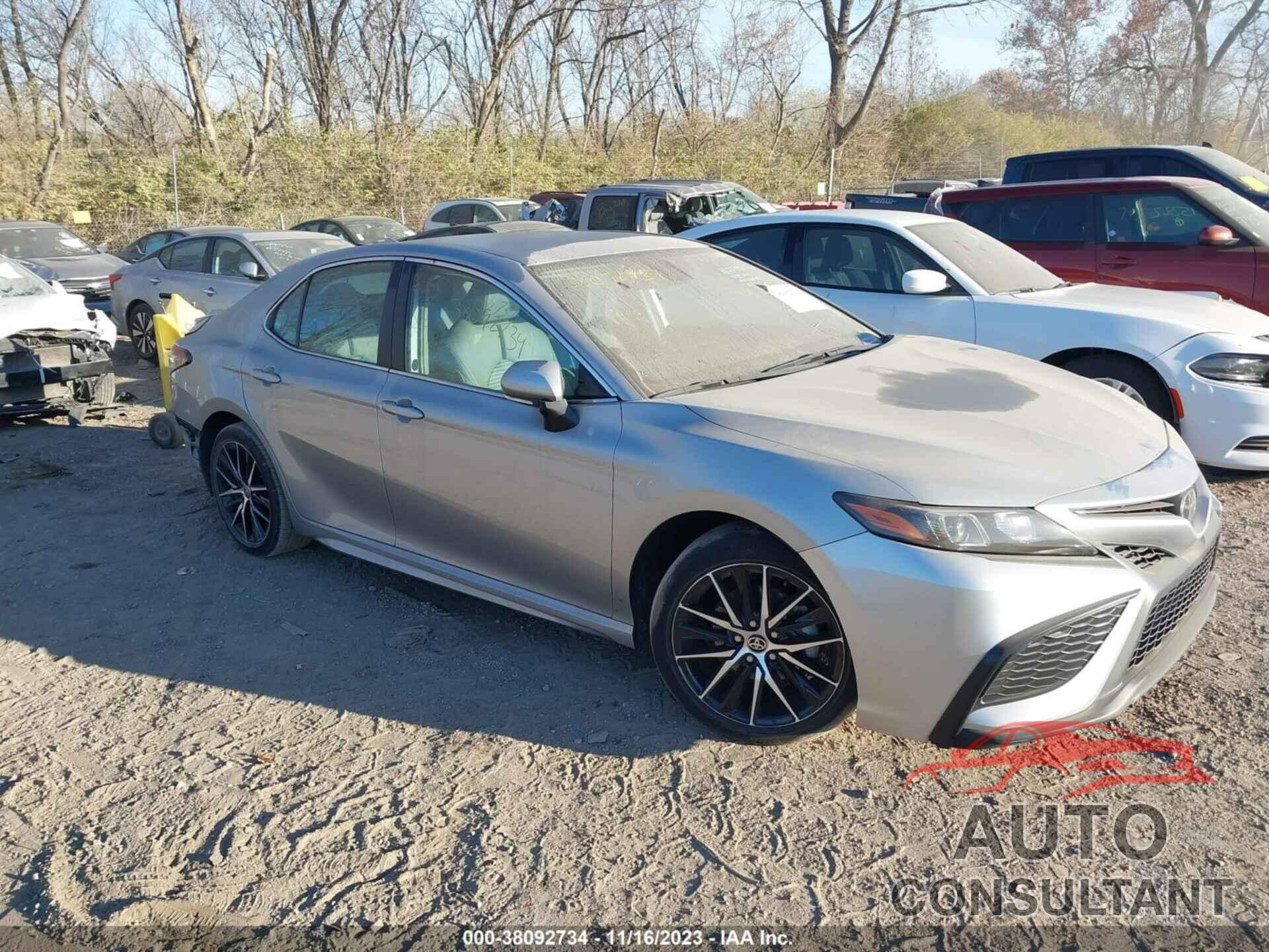 TOYOTA CAMRY 2022 - 4T1G11AK3NU044393