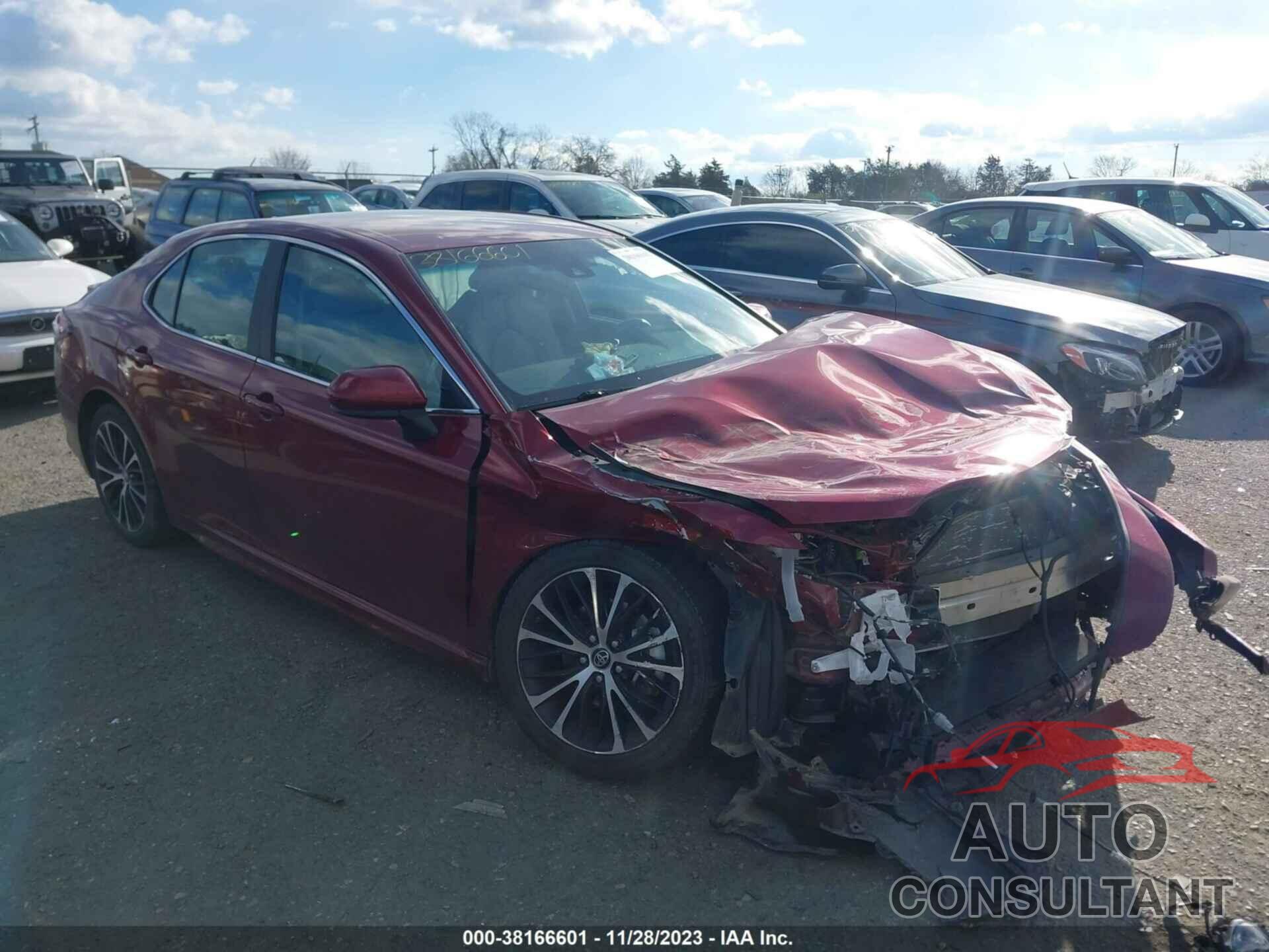 TOYOTA CAMRY 2018 - 4T1B11HK6JU667968