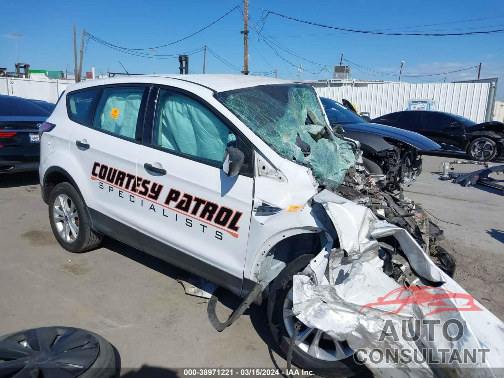 FORD ESCAPE 2018 - 1FMCU0F78JUD31582