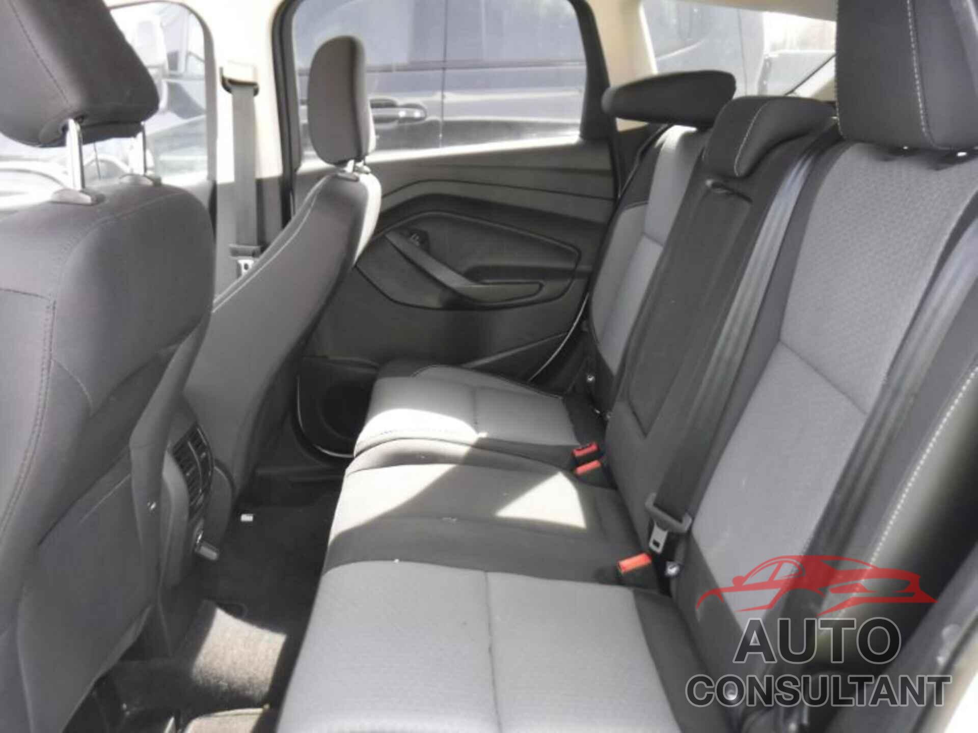 FORD ESCAPE 2019 - 1FMCU0GD5KUB44399