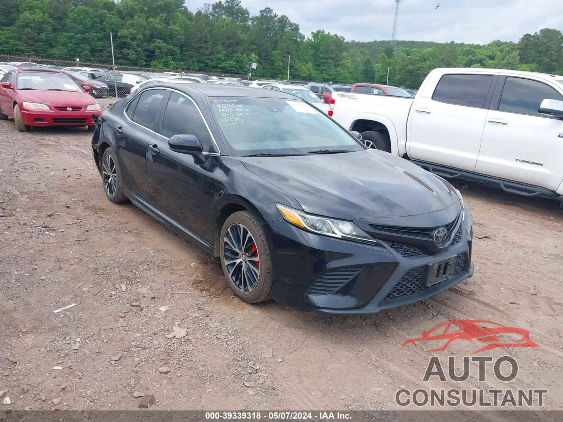 TOYOTA CAMRY 2018 - 4T1B11HK2JU614765