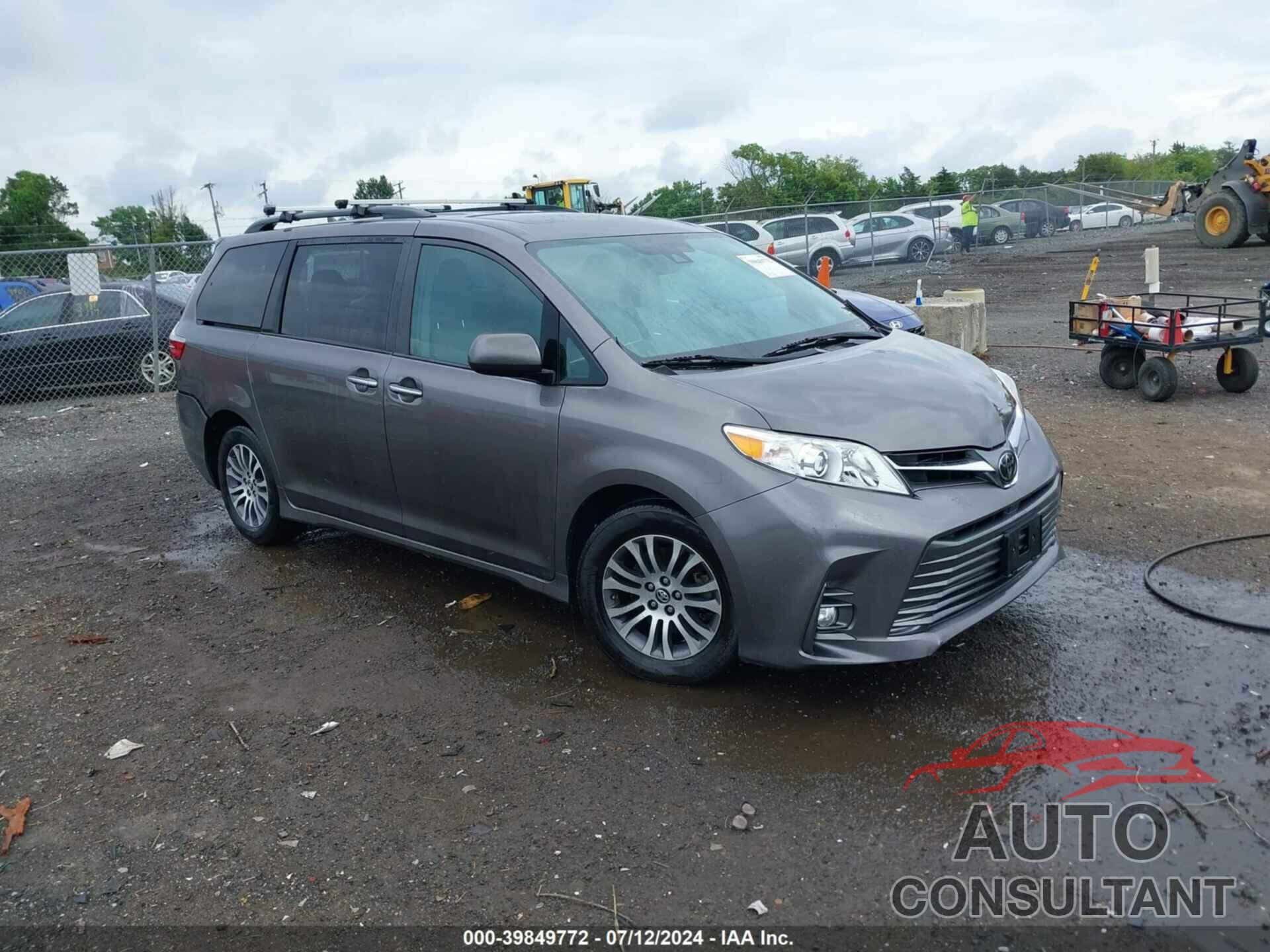 TOYOTA SIENNA 2018 - 5TDYZ3DC5JS915388