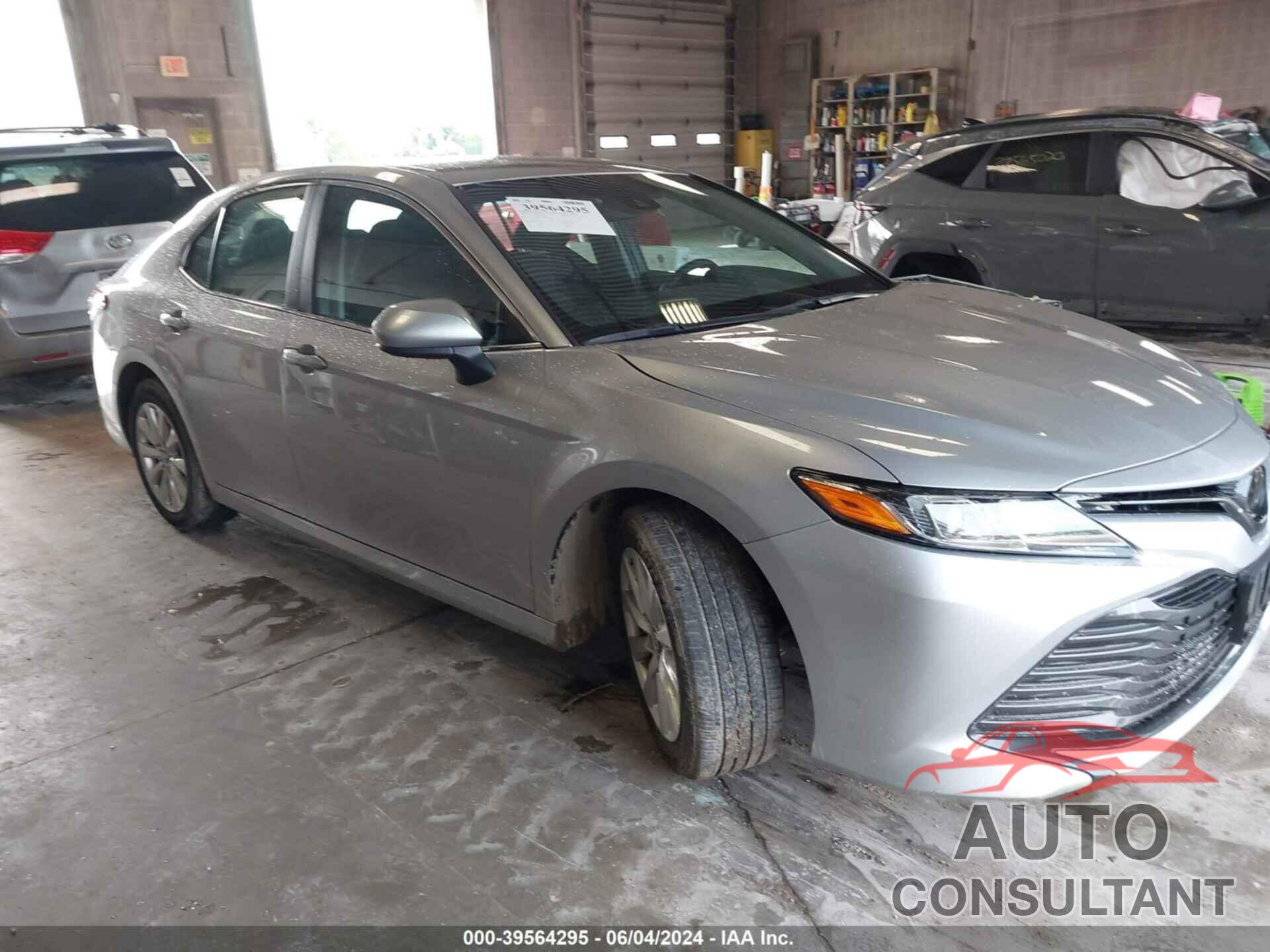 TOYOTA CAMRY 2018 - 4T1B11HK6JU525619