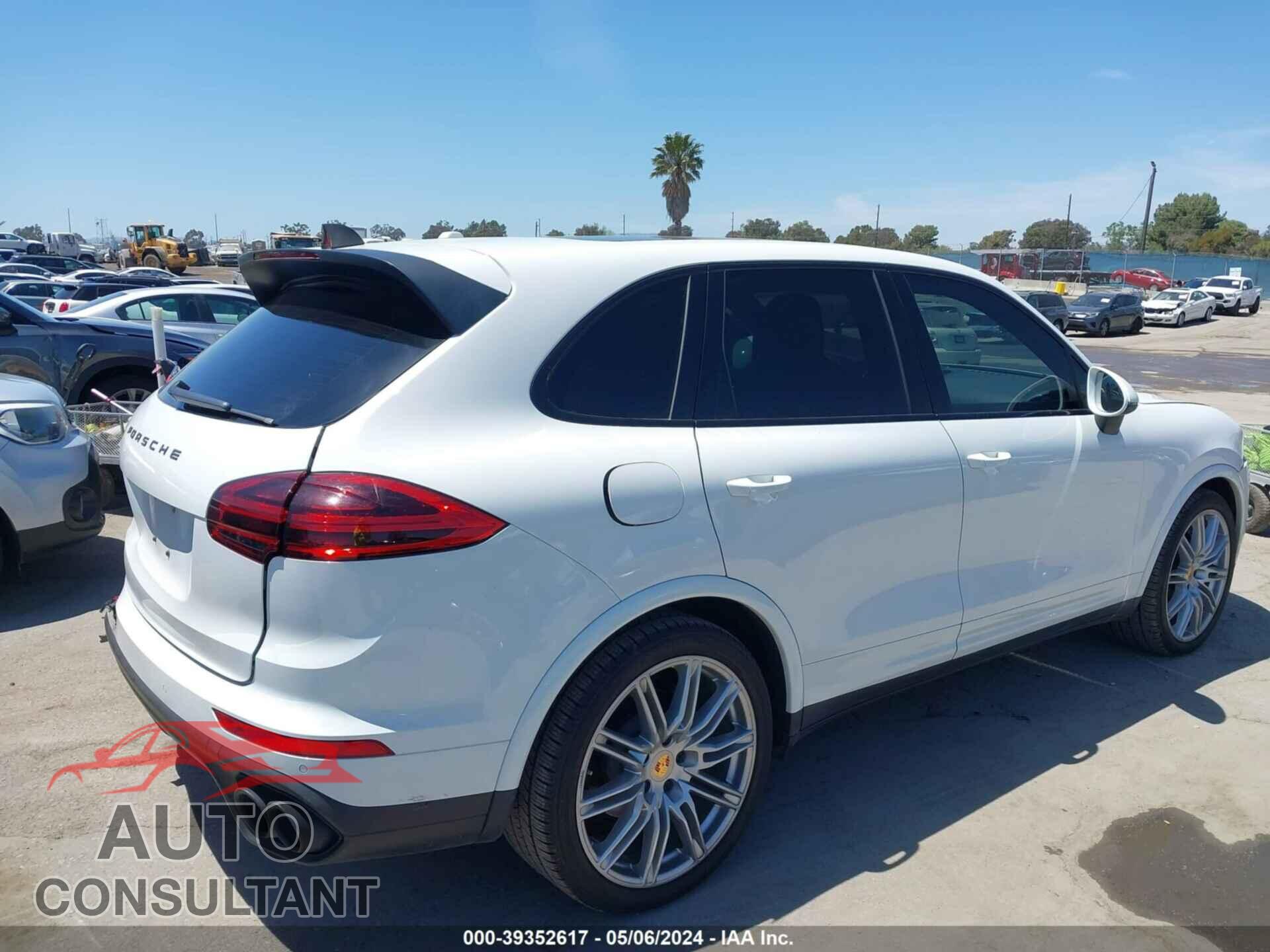 PORSCHE CAYENNE 2017 - WP1AA2A25HKA87924