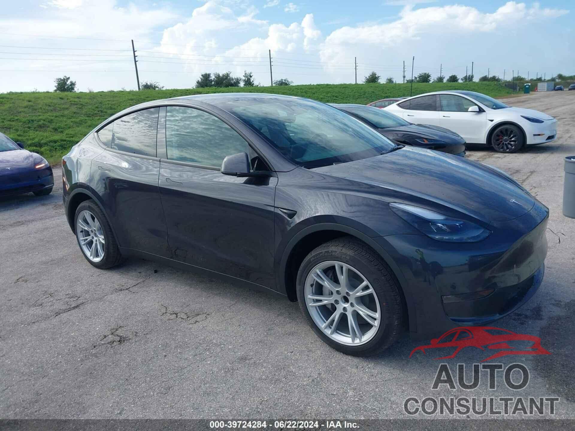 TESLA MODEL Y 2024 - 7SAYGDED1RF092092