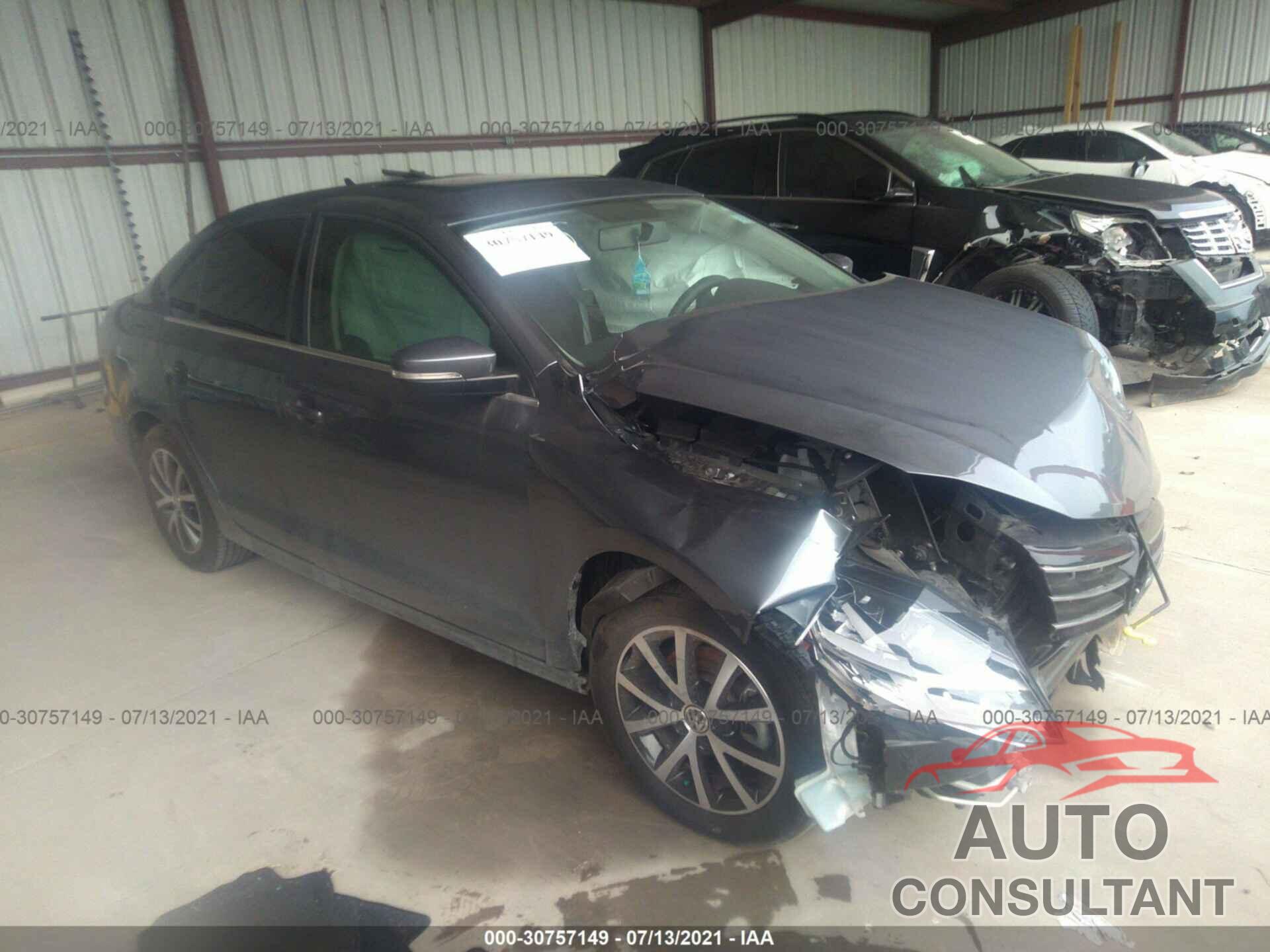 VOLKSWAGEN JETTA 2018 - 3VWDB7AJ5JM204493