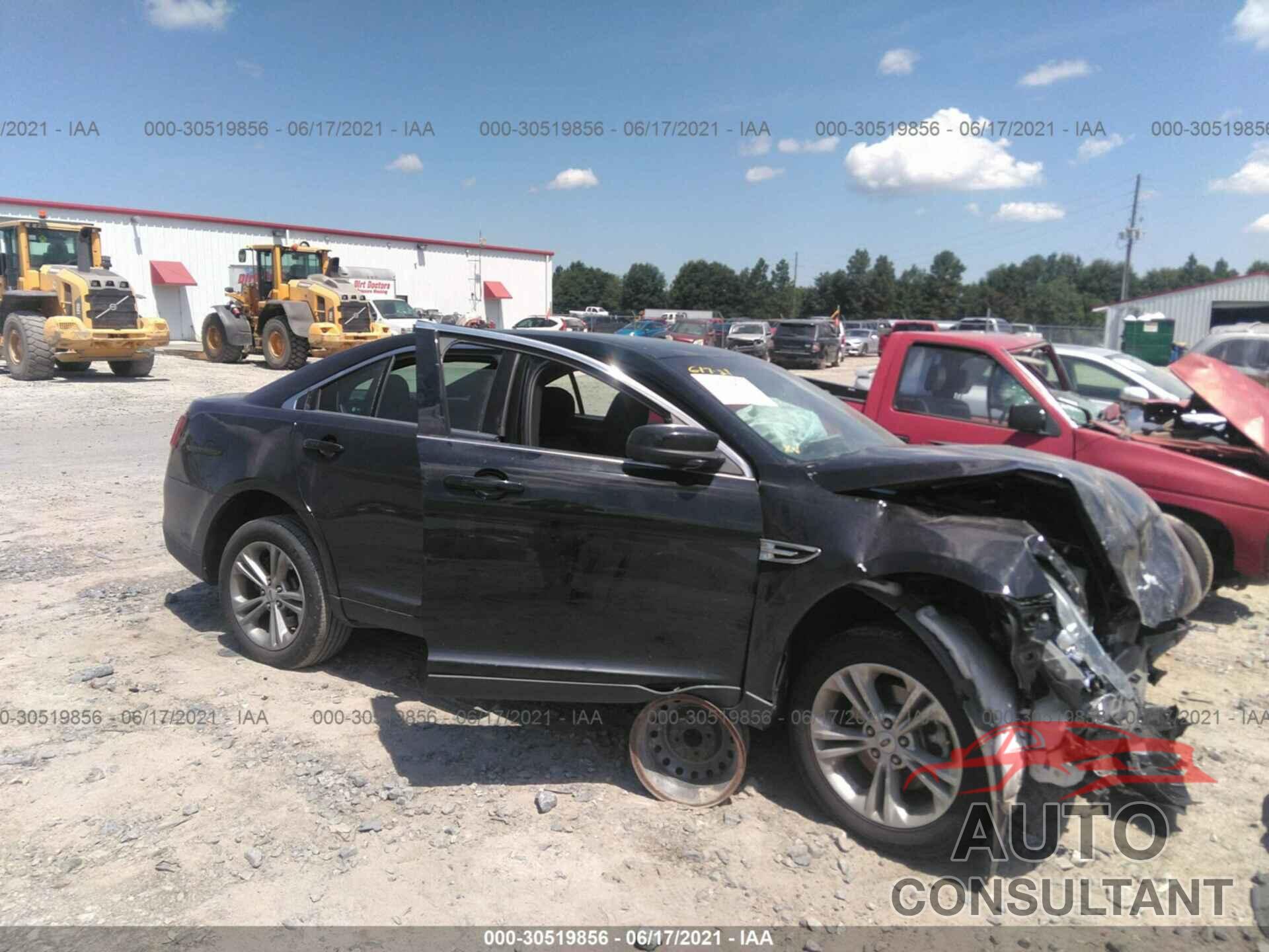 FORD TAURUS 2018 - 1FAHP2E84JG101226