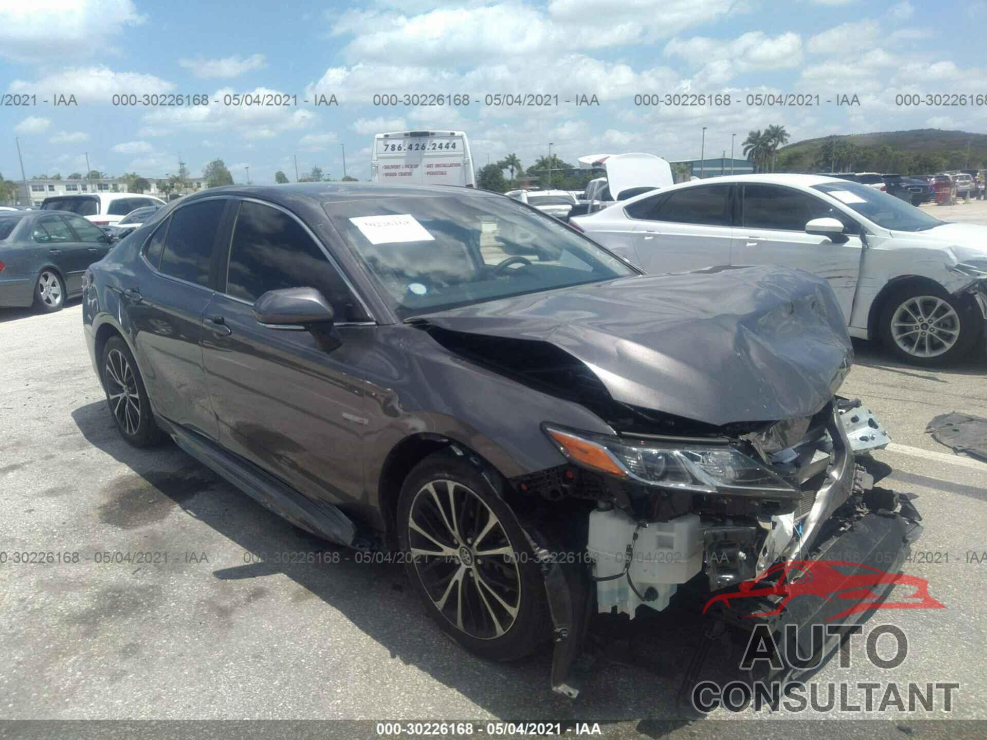 TOYOTA CAMRY 2018 - 4T1B11HK3JU116168