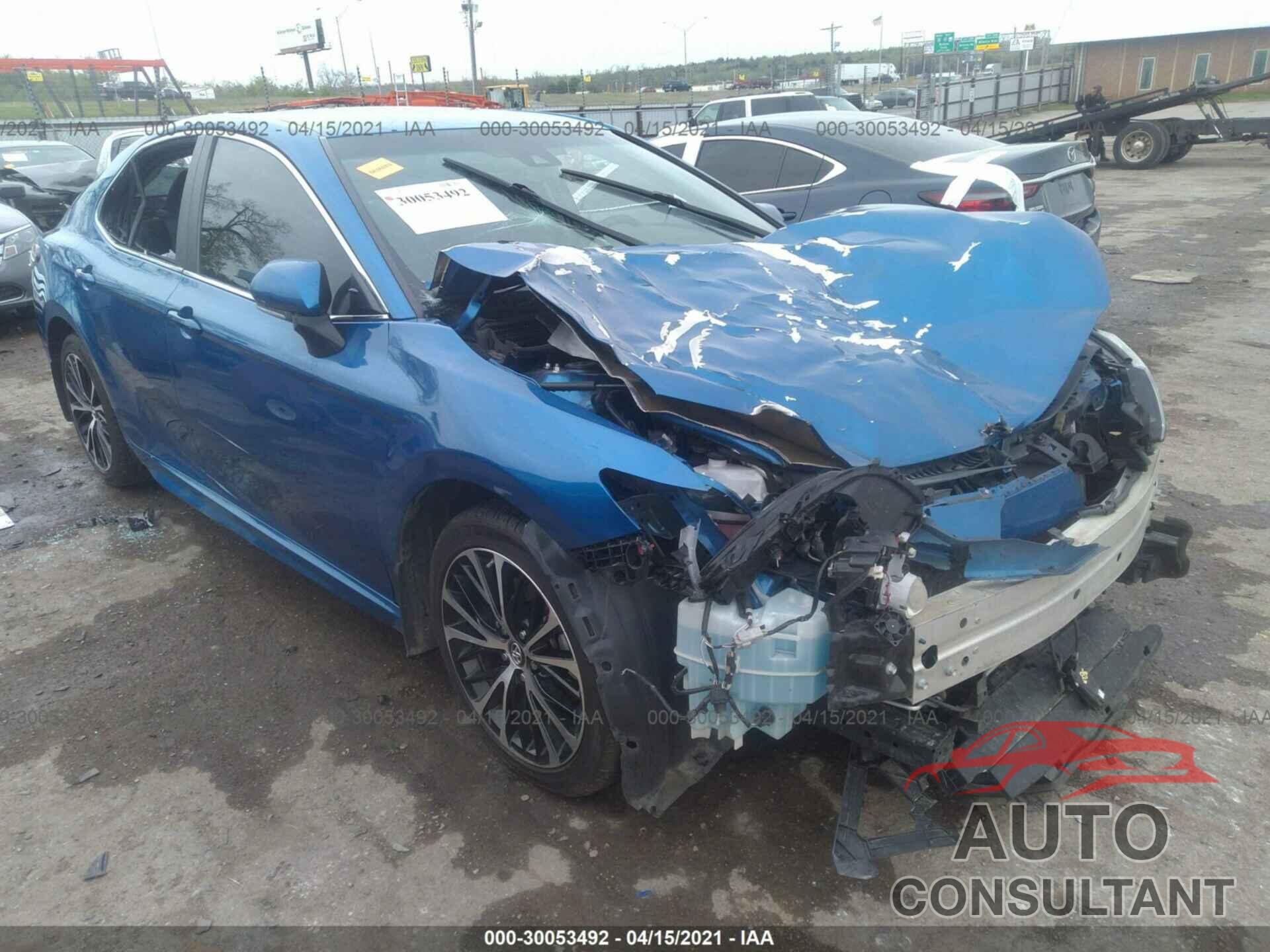 TOYOTA CAMRY 2018 - 4T1B11HK0JU145885