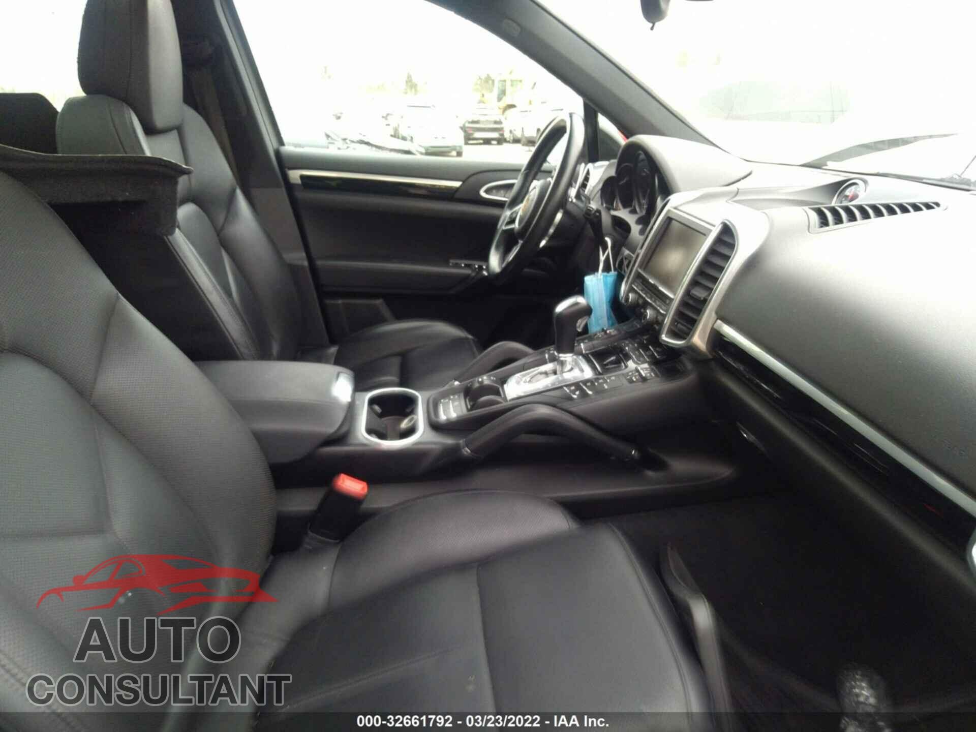 PORSCHE CAYENNE 2016 - WP1AA2A2XGLA10944