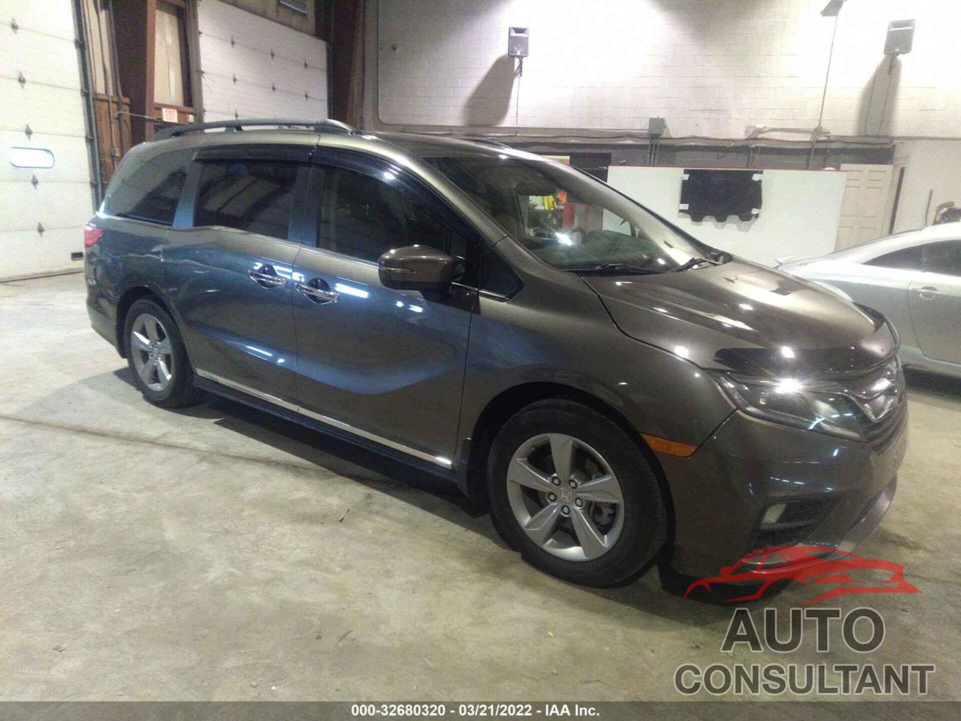 HONDA ODYSSEY 2018 - 5FNRL6H79JB017224