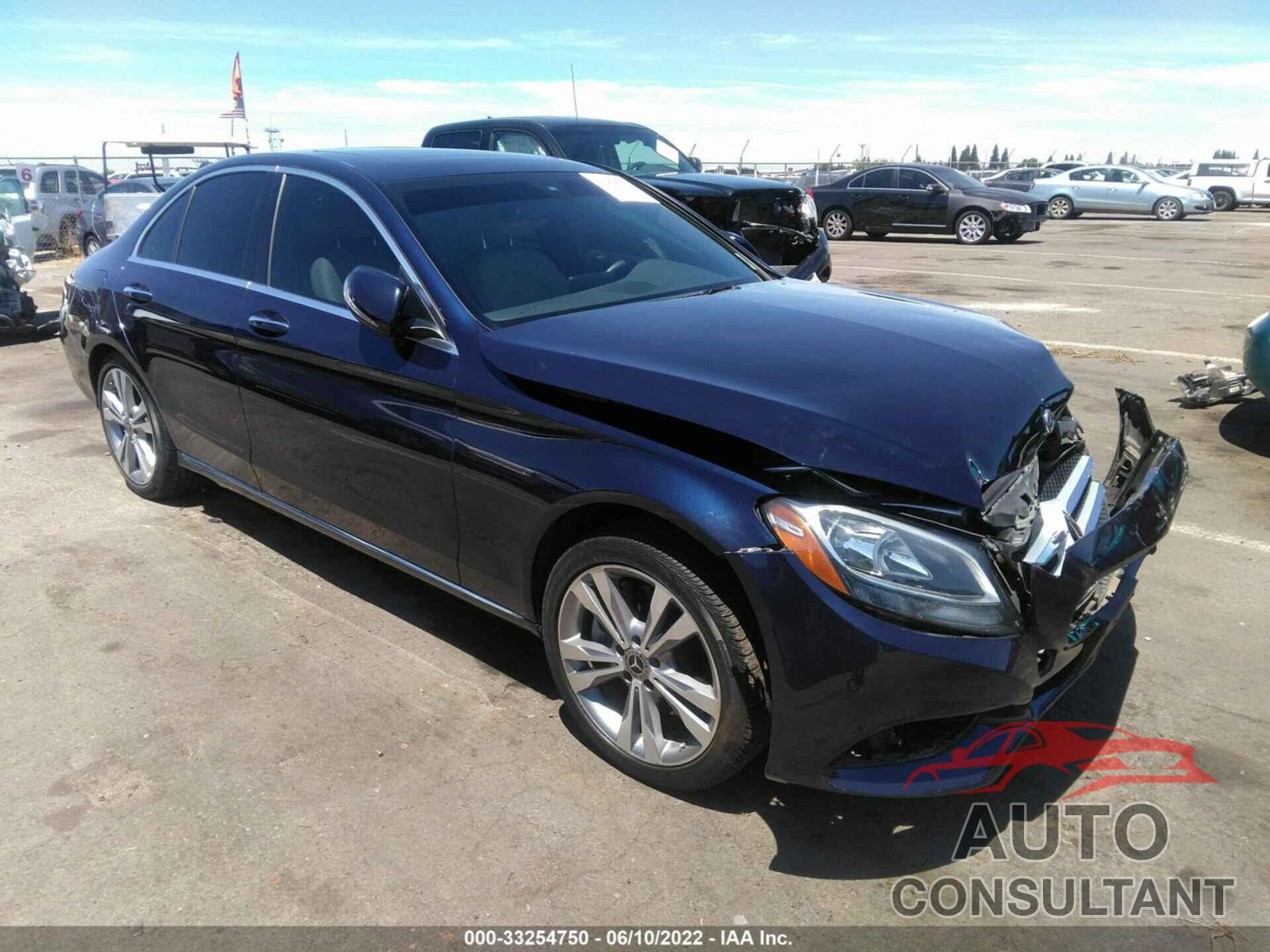 MERCEDES-BENZ C-CLASS 2018 - 55SWF4JB1JU280612