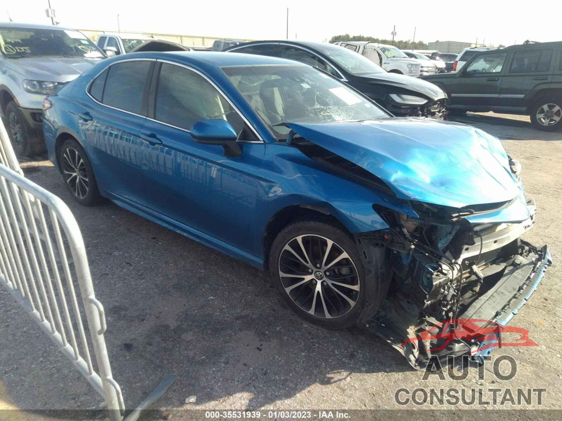 TOYOTA CAMRY 2018 - 4T1B11HK2JU039230