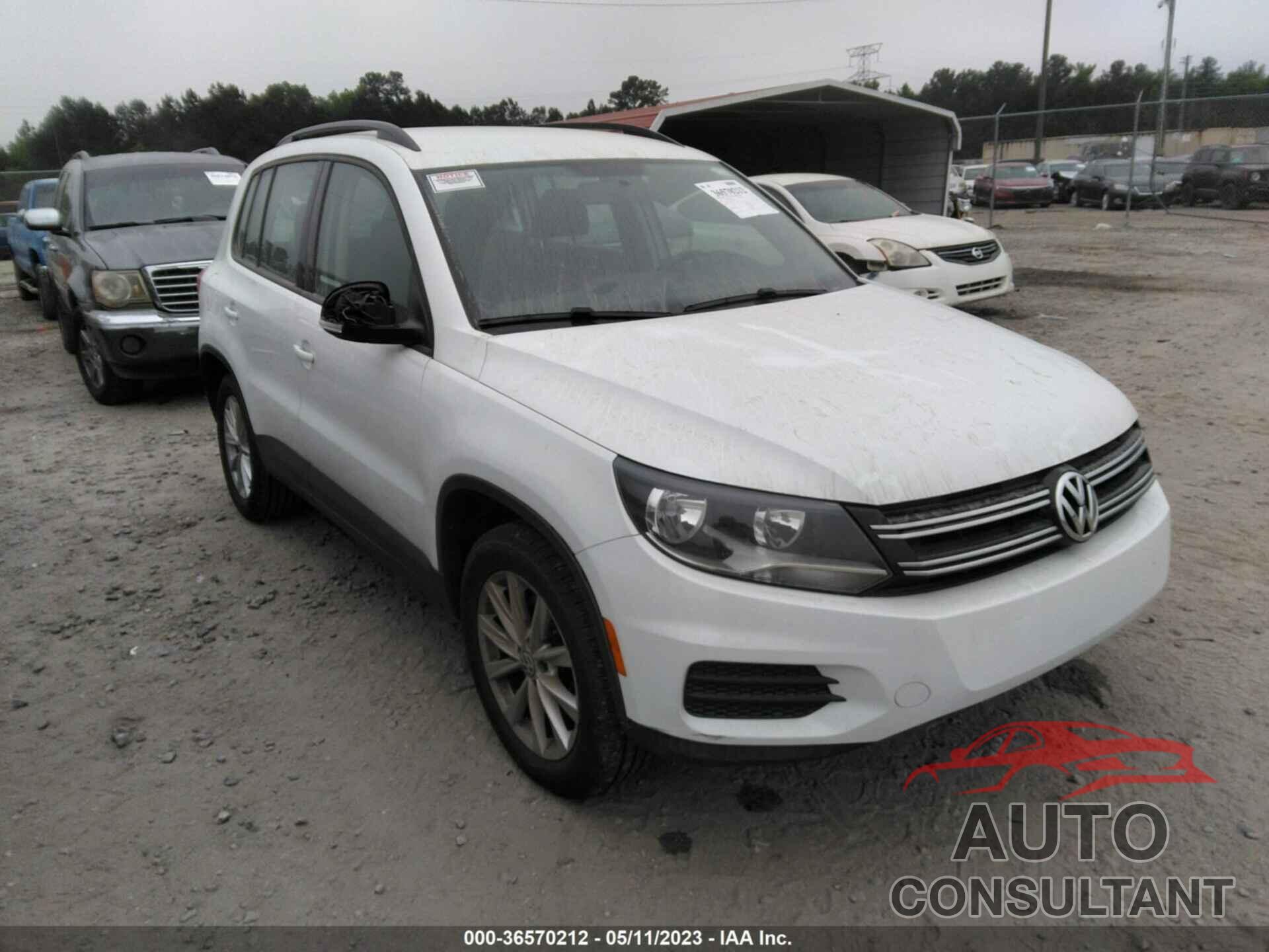 VOLKSWAGEN TIGUAN 2017 - WVGBV7AX2HK054684