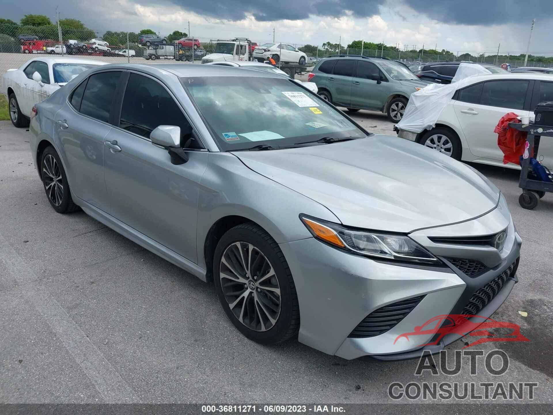 TOYOTA CAMRY 2018 - 4T1B11HK7JU641721