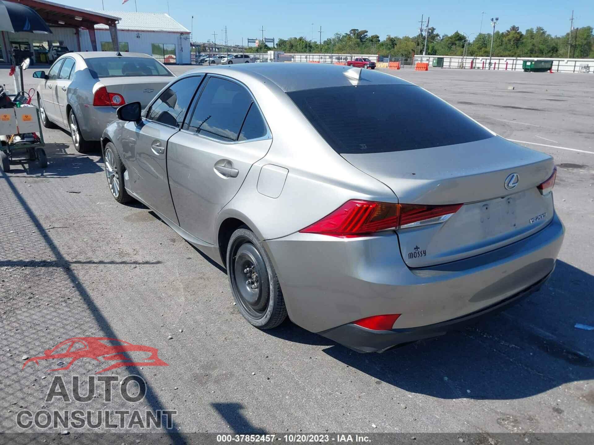 LEXUS IS 2017 - JTHBA1D23H5051559