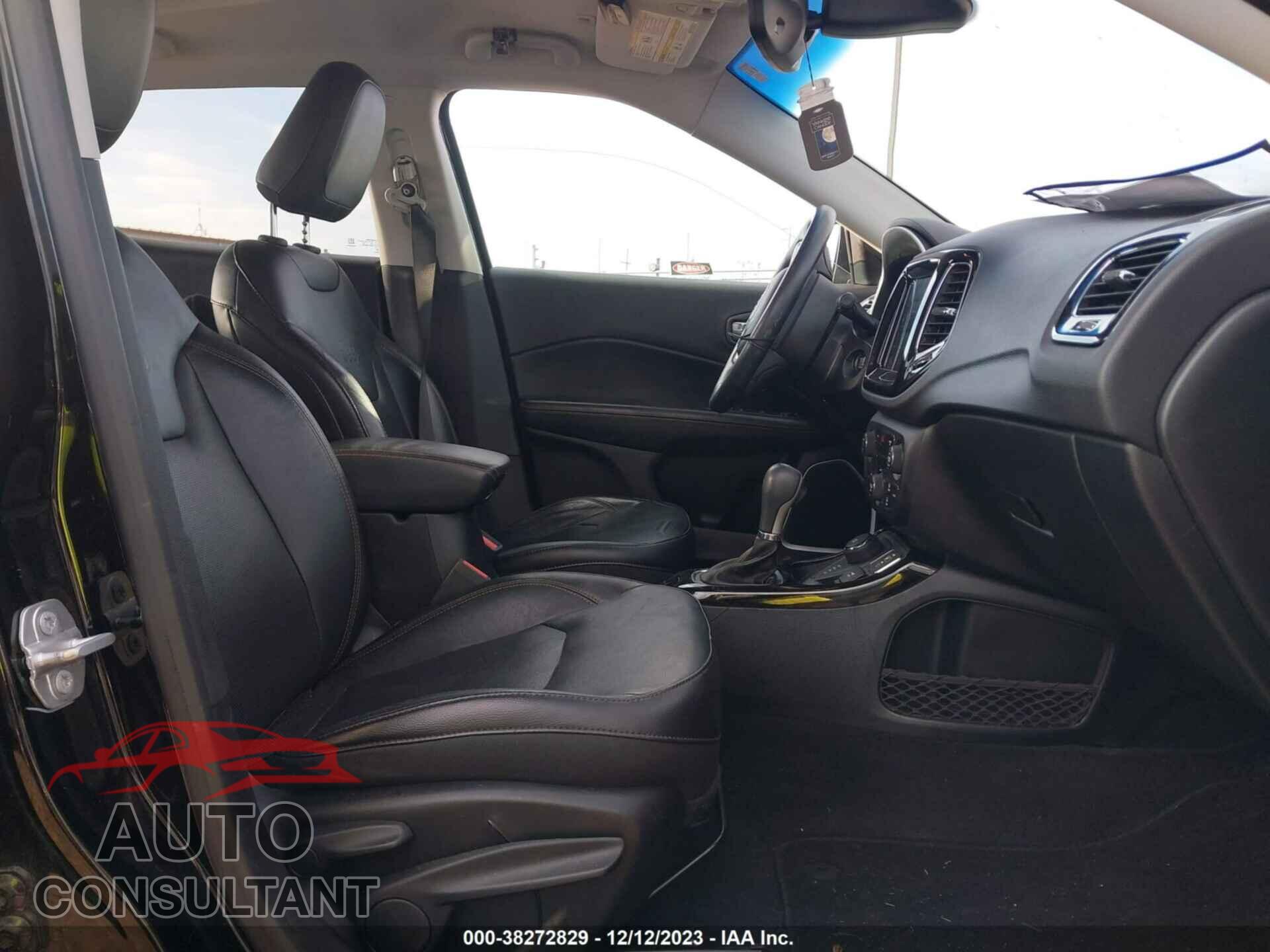 JEEP COMPASS 2018 - 3C4NJDCB1JT201854