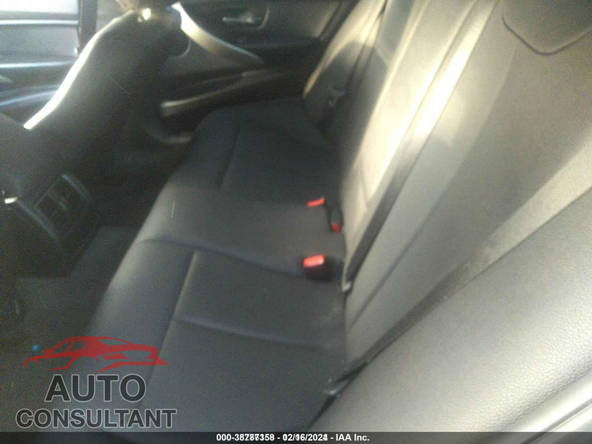 BMW 320I 2016 - WBA8E5G53GNU20977