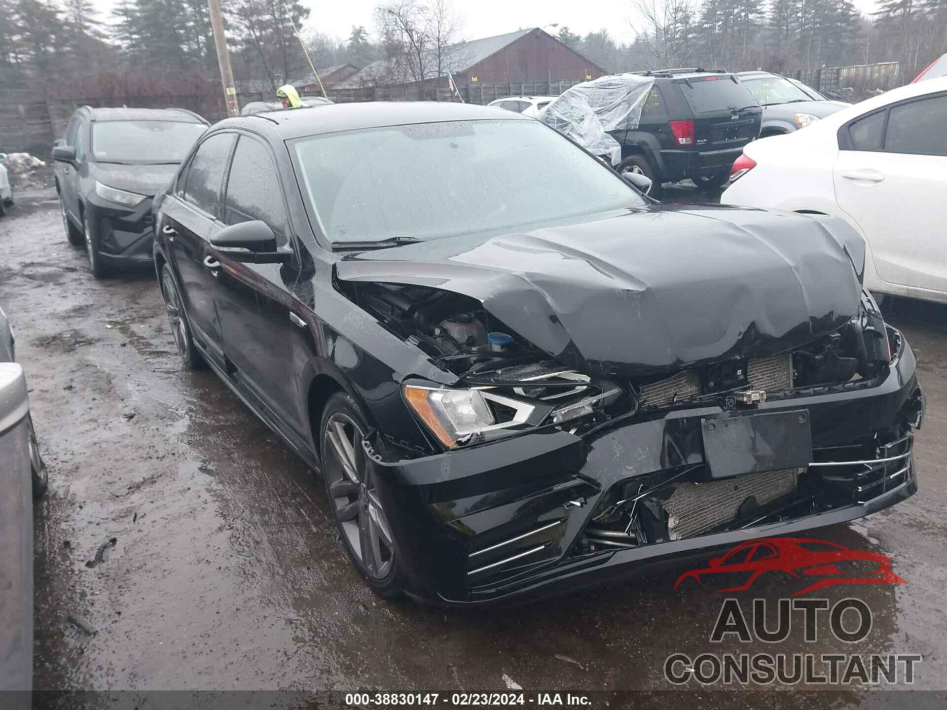 VOLKSWAGEN PASSAT 2018 - 1VWAA7A3XJC034933