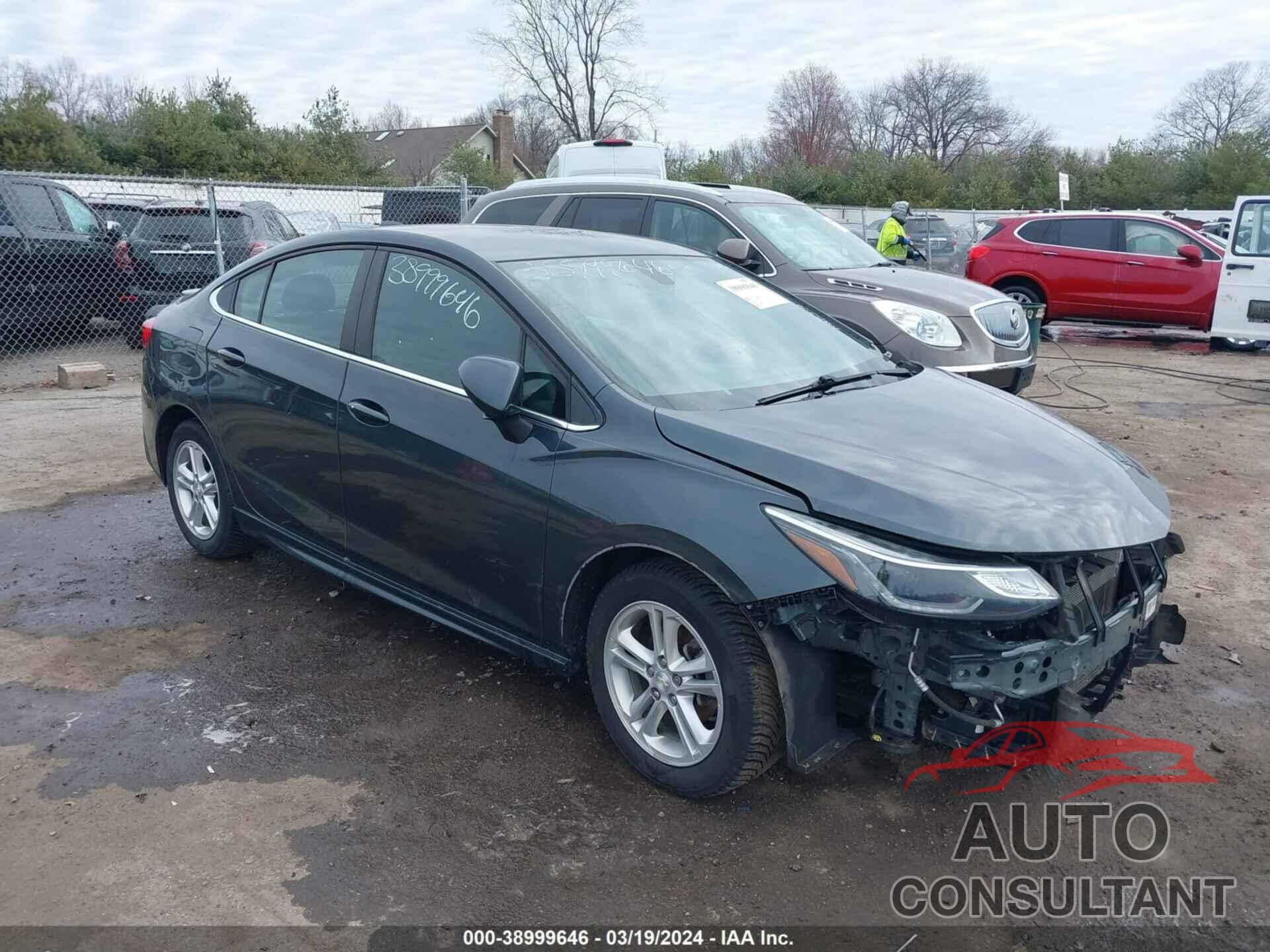 CHEVROLET CRUZE 2018 - 1G1BE5SM5J7176096