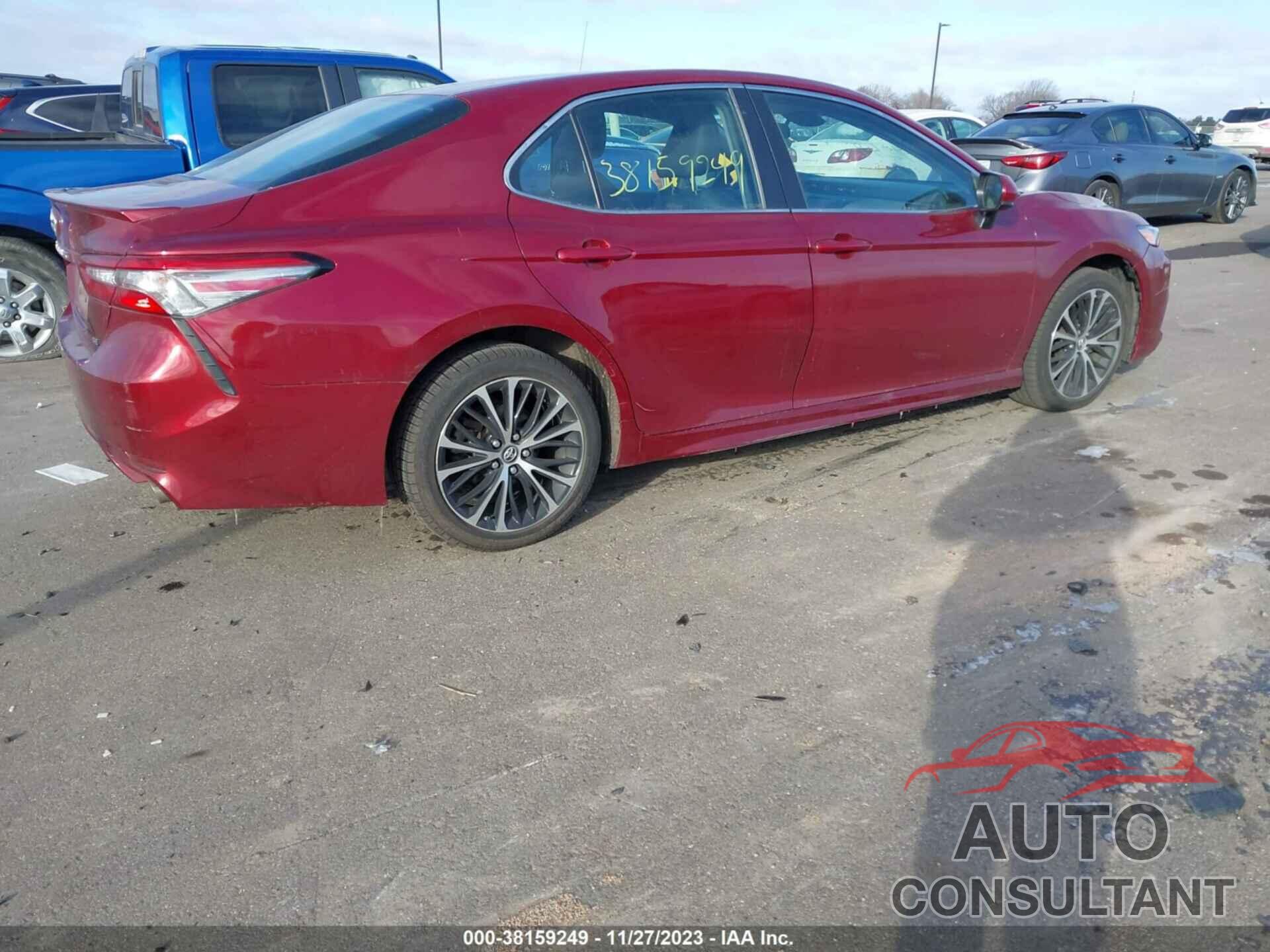 TOYOTA CAMRY 2018 - 4T1B11HK8JU560078