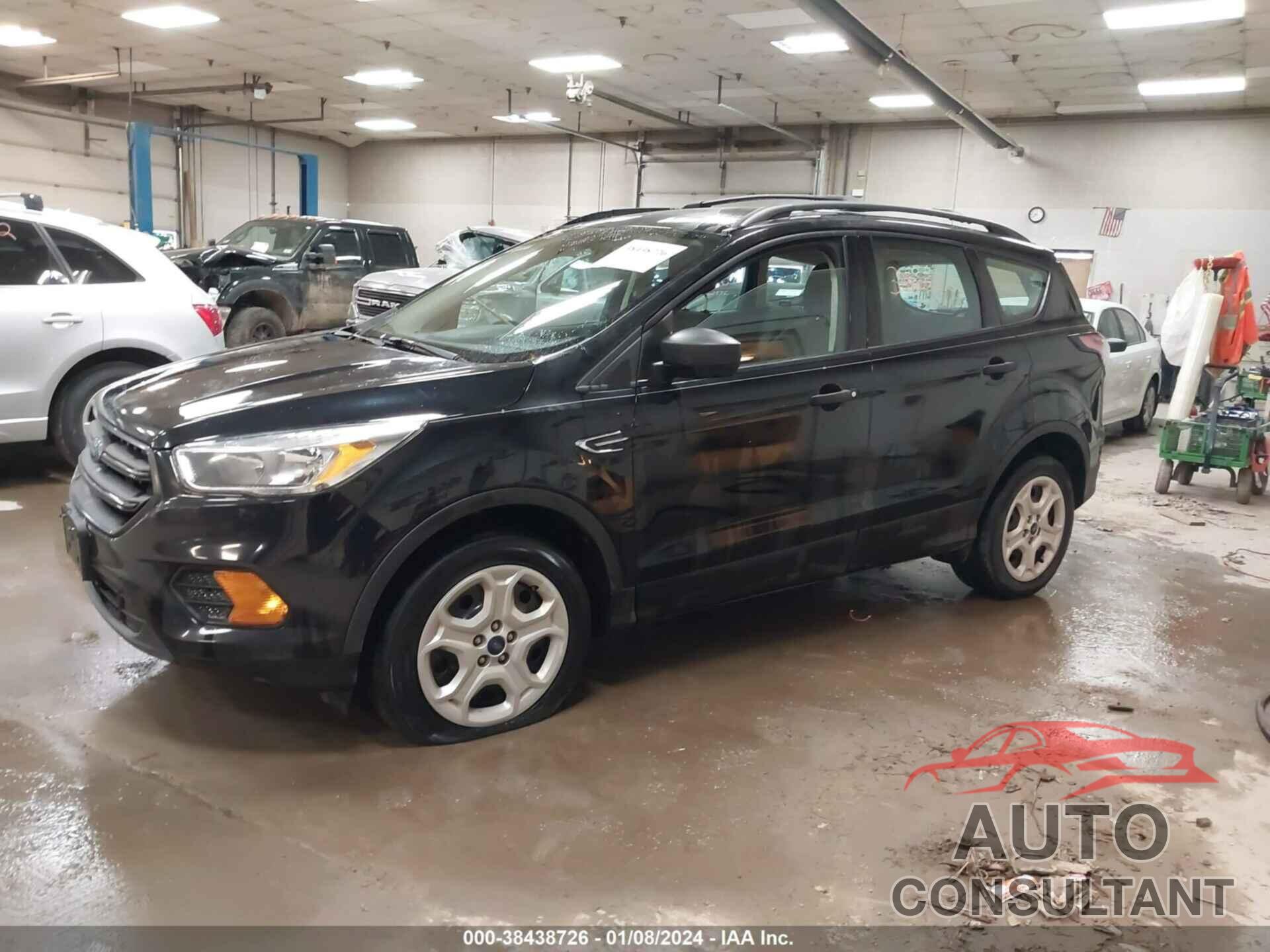 FORD ESCAPE 2017 - 1FMCU0F75HUC16383