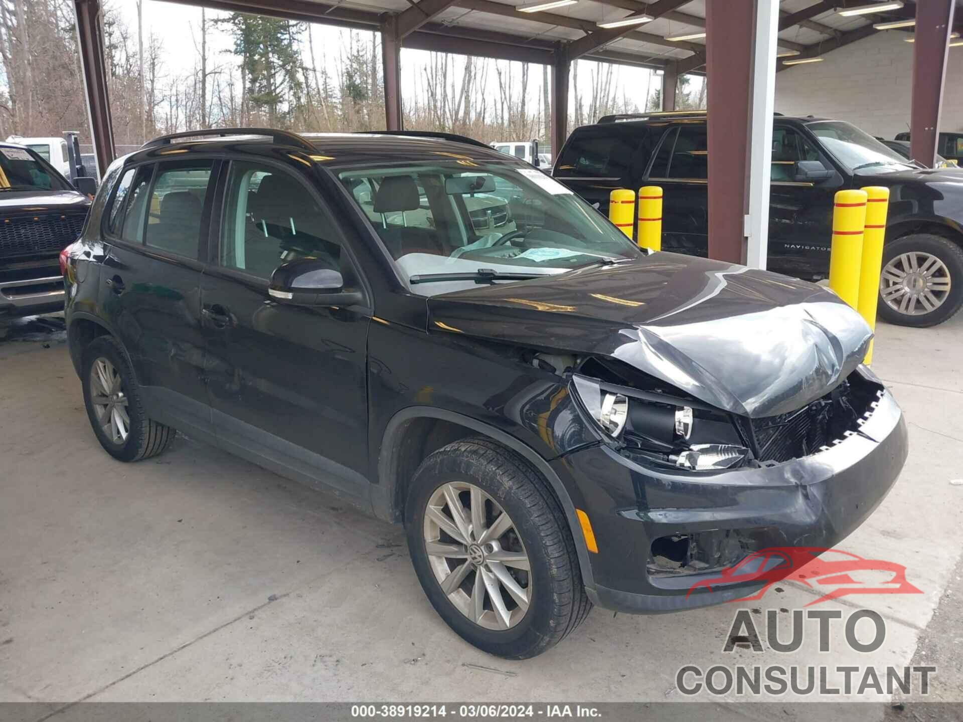 VOLKSWAGEN TIGUAN 2017 - WVGAV7AX6HK052027