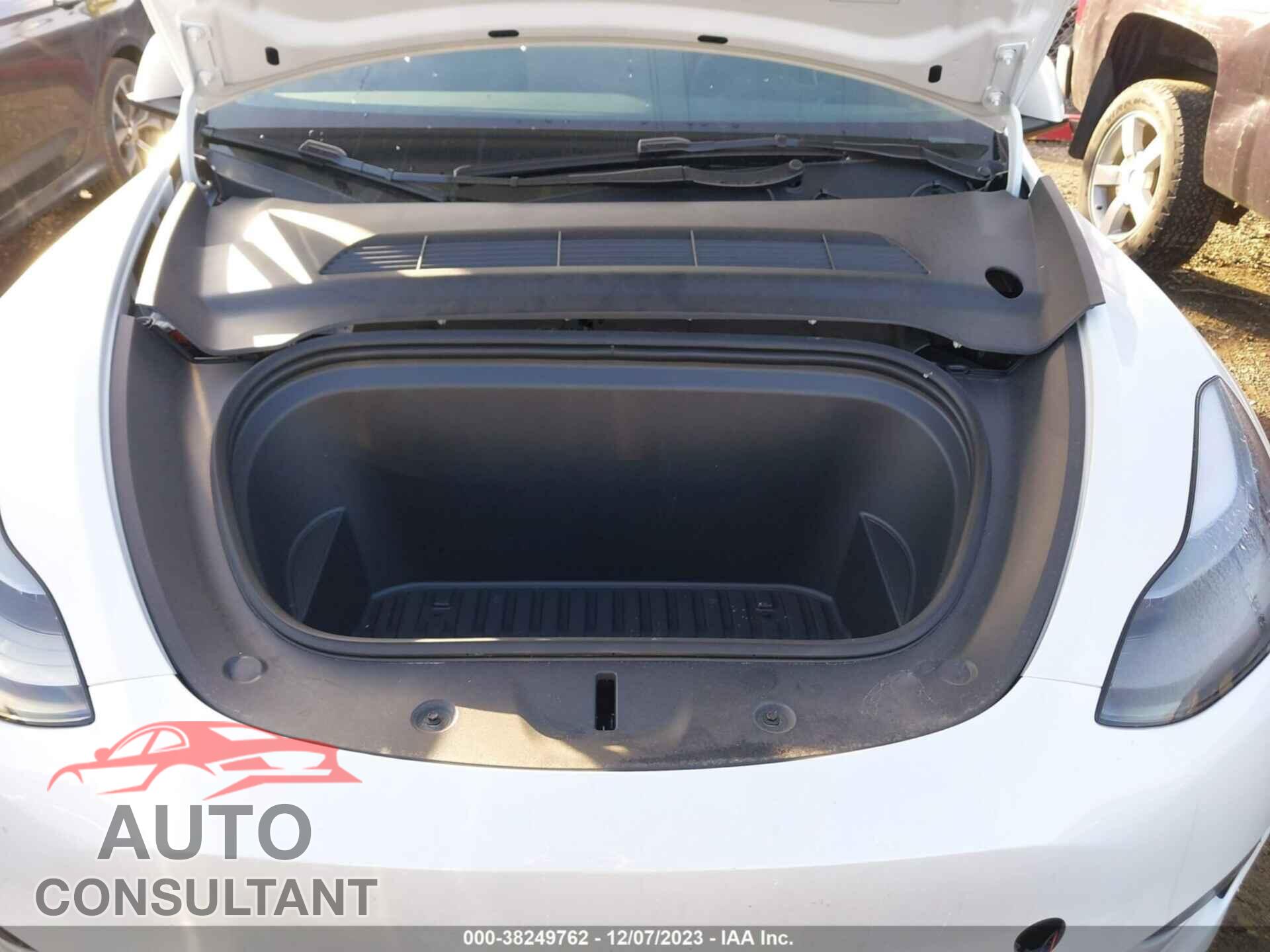 TESLA MODEL Y 2023 - 7SAYGAEEXPF809156