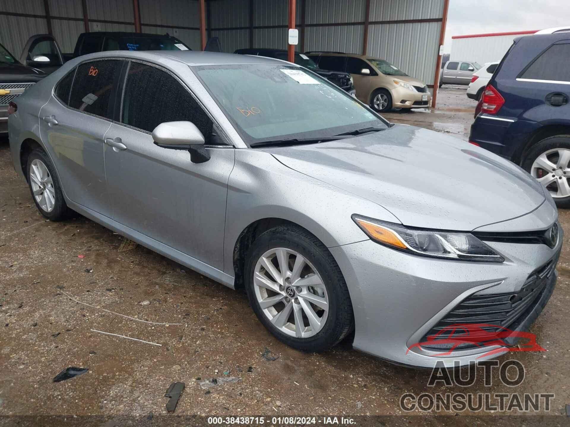 TOYOTA CAMRY 2022 - 4T1C11AK0NU689064