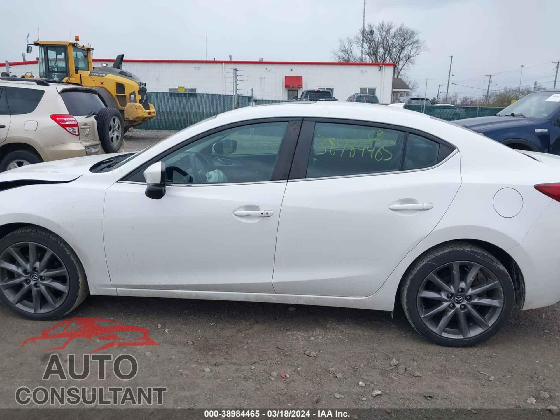 MAZDA MAZDA3 2018 - 3MZBN1V32JM212543