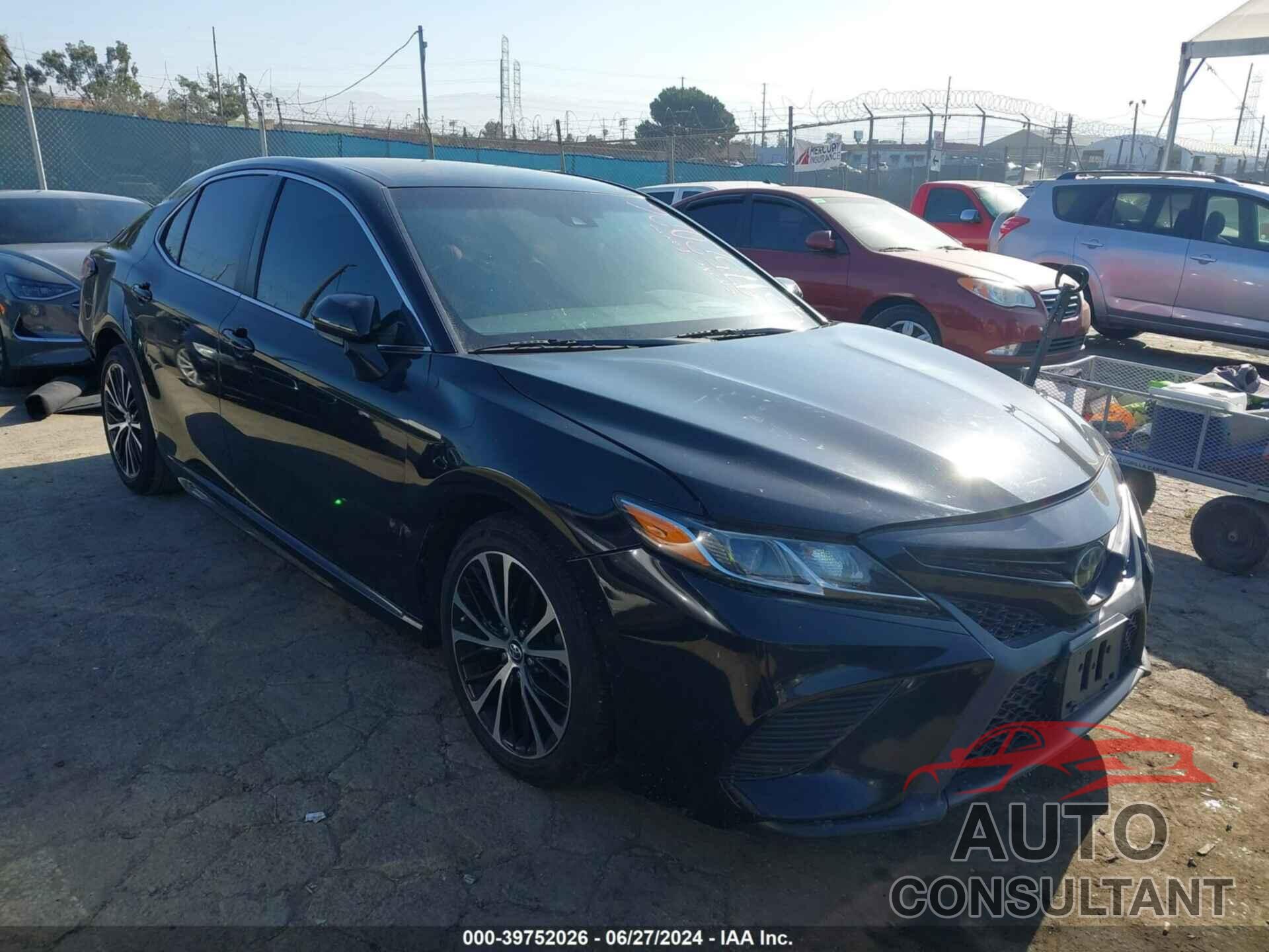 TOYOTA CAMRY 2018 - 4T1B11HK4JU099686