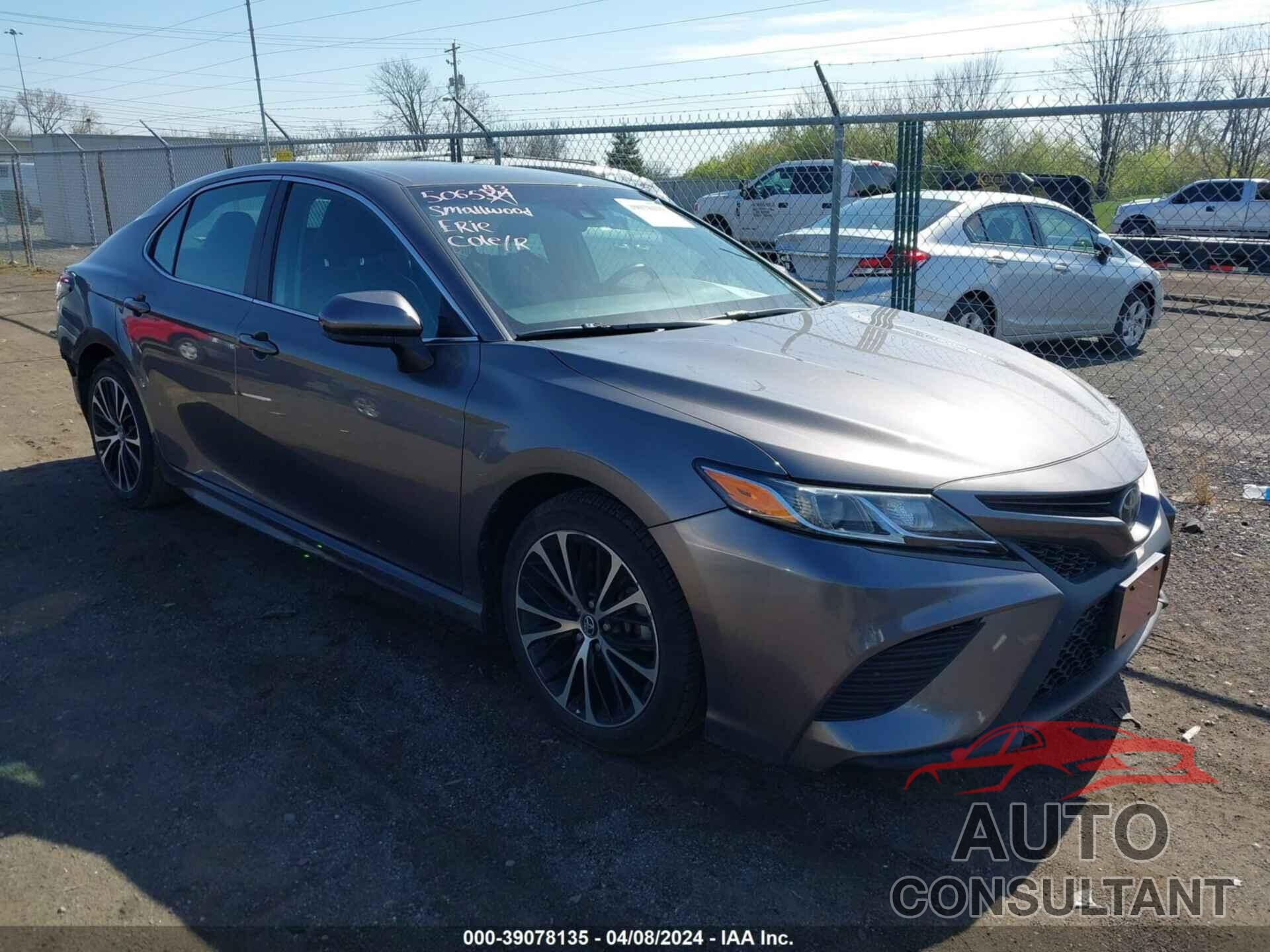 TOYOTA CAMRY 2018 - 4T1B11HK1JU516276