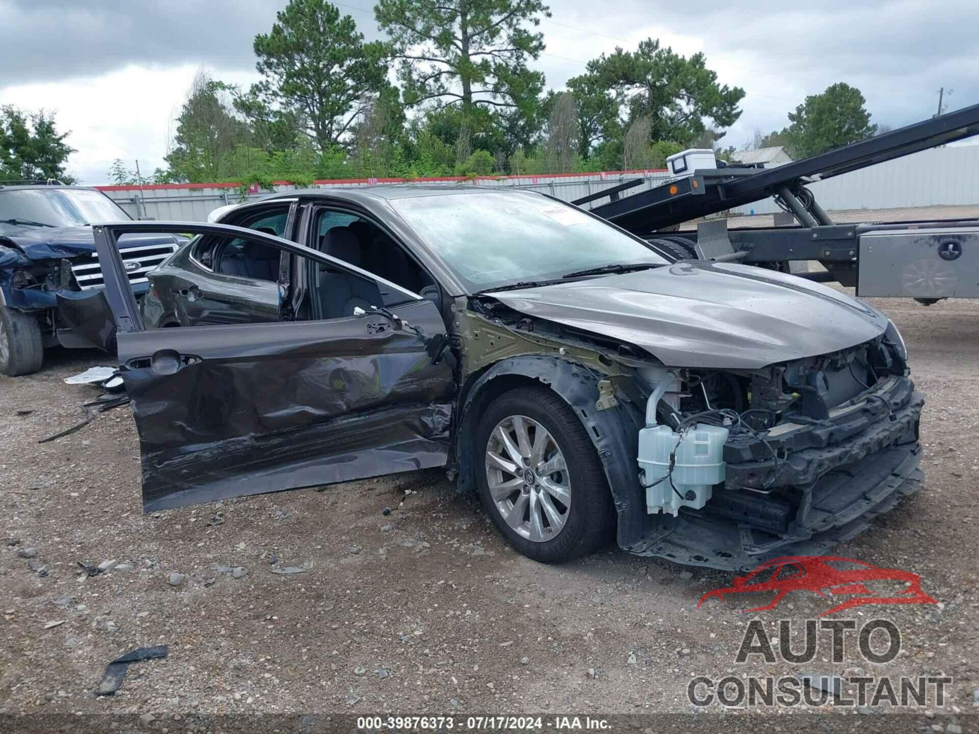 TOYOTA CAMRY 2018 - 4T1B11HK3JU015423