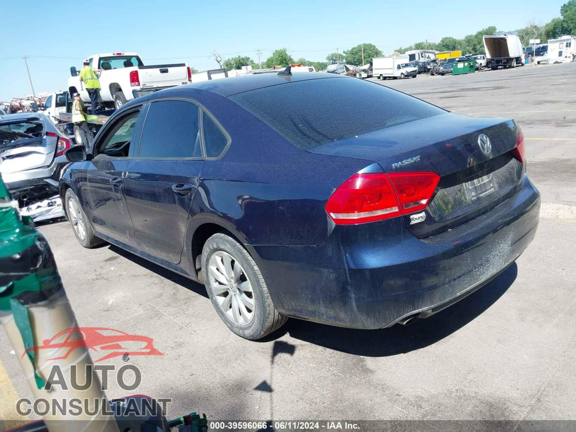 VOLKSWAGEN PASSAT 2014 - 1VWAP7A34EC009871