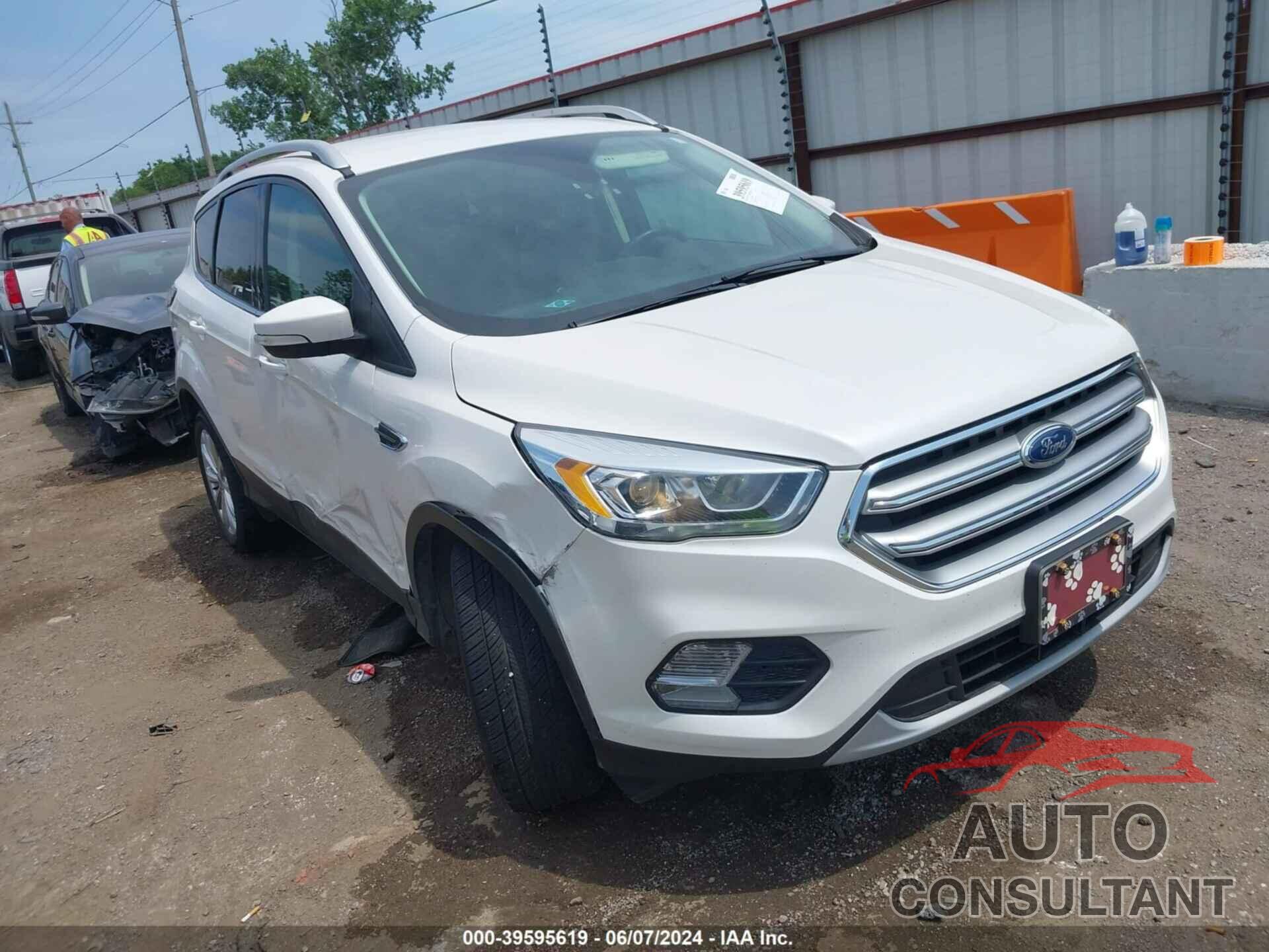 FORD ESCAPE 2017 - 1FMCU0J90HUC99486