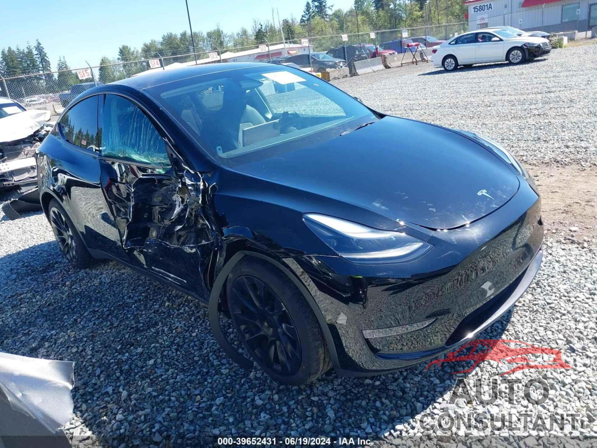 TESLA MODEL Y 2023 - 7SAYGAEEXPF799616