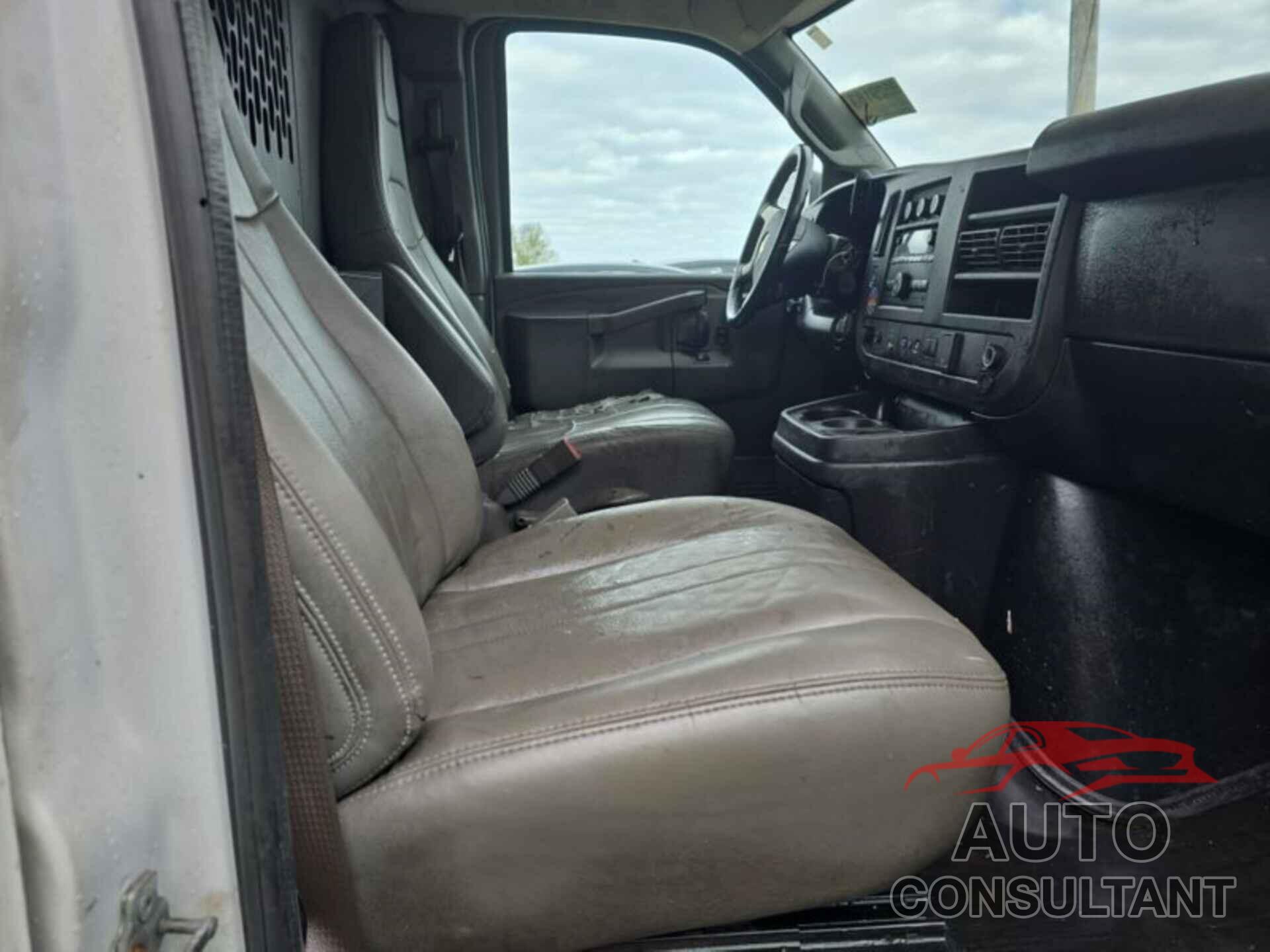 CHEVROLET EXPRESS G3500 2019 - 1GCZGGFP5K1331248