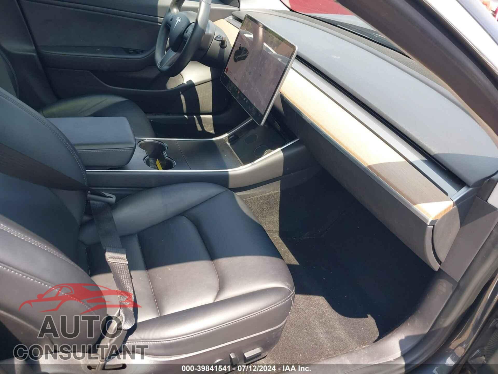 TESLA MODEL 3 2018 - 5YJ3E1EB5JF145357