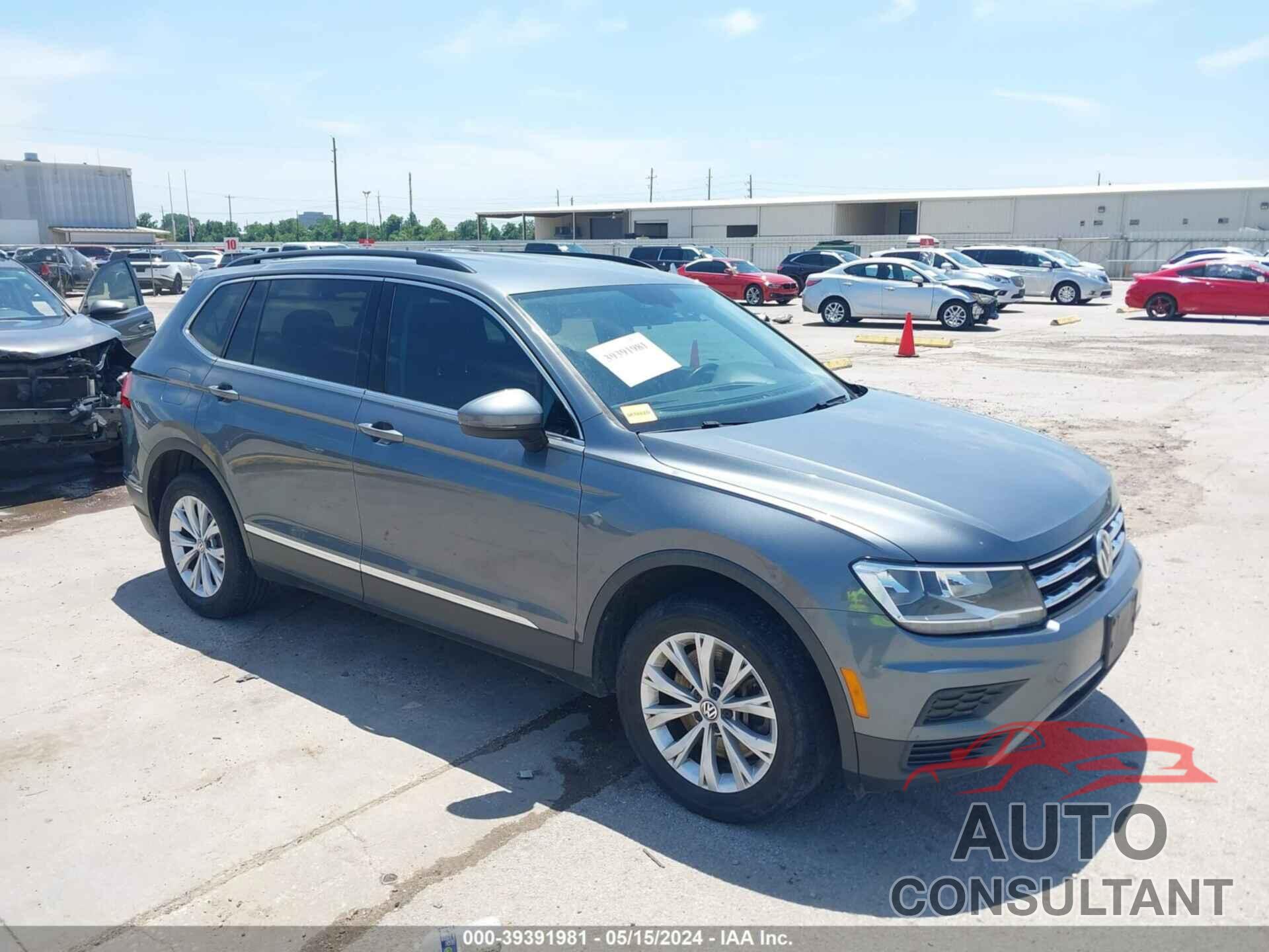 VOLKSWAGEN TIGUAN 2018 - 3VV3B7AX1JM049039