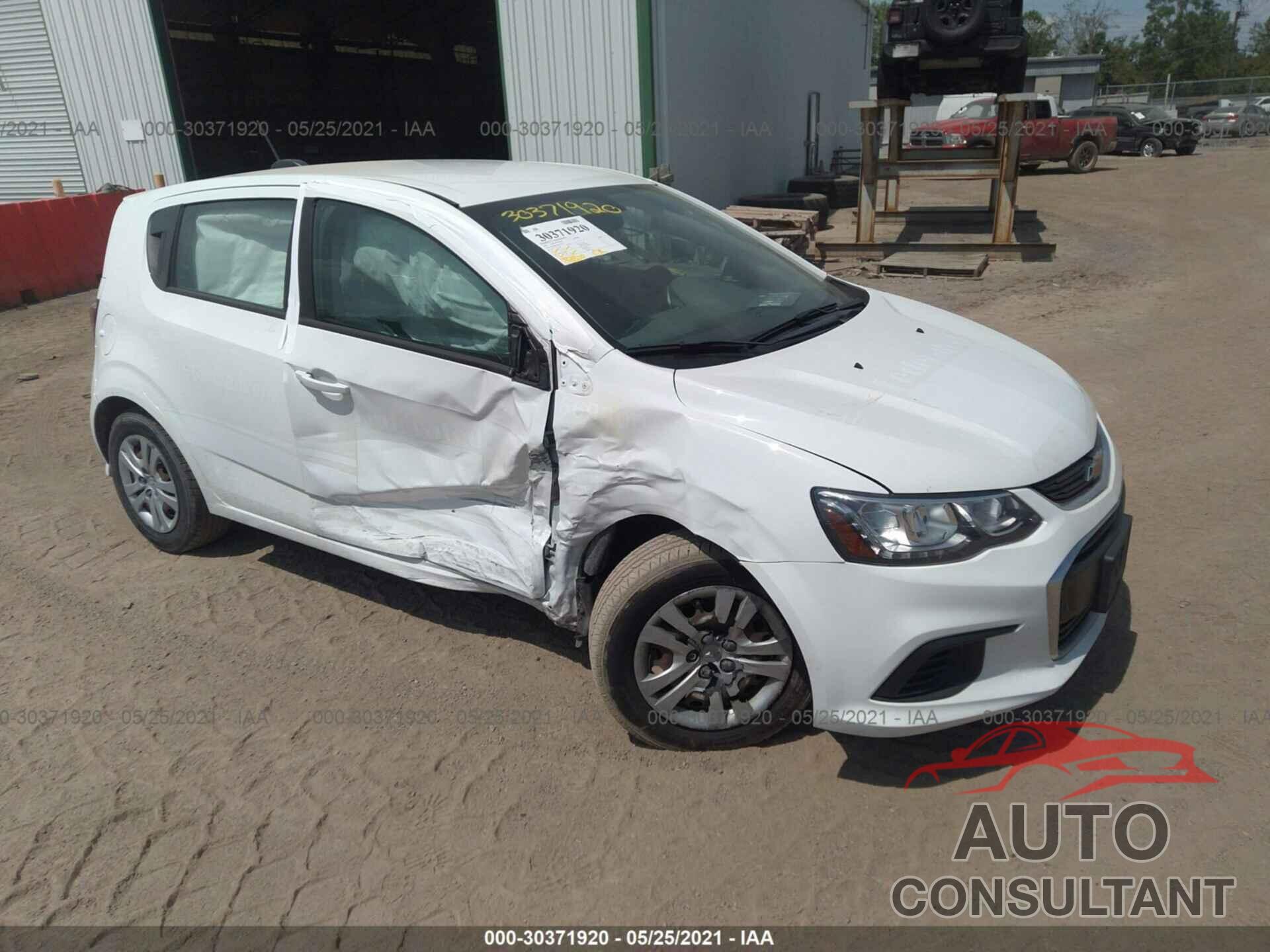 CHEVROLET SONIC 2017 - 1G1JG6SH2H4148511